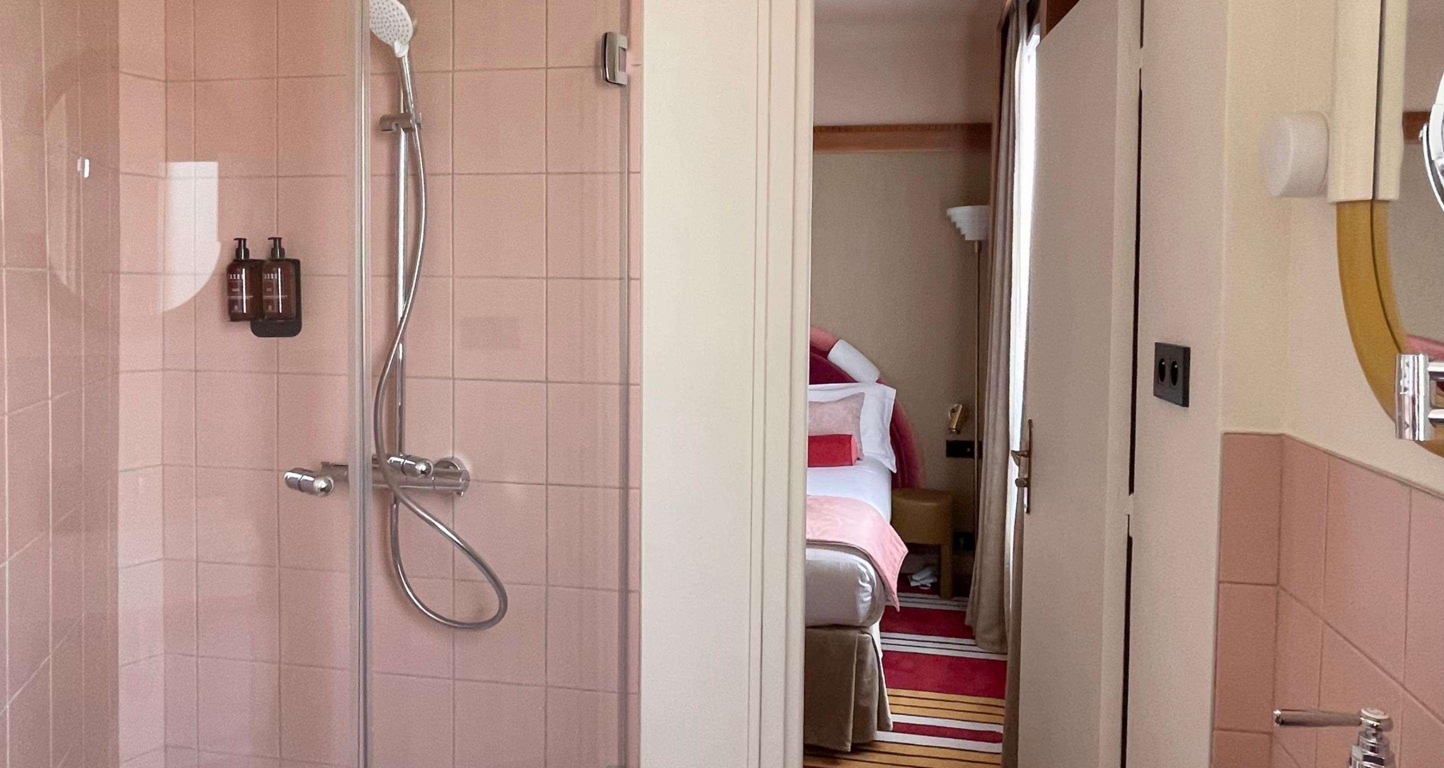 Double Classic Queen Bed