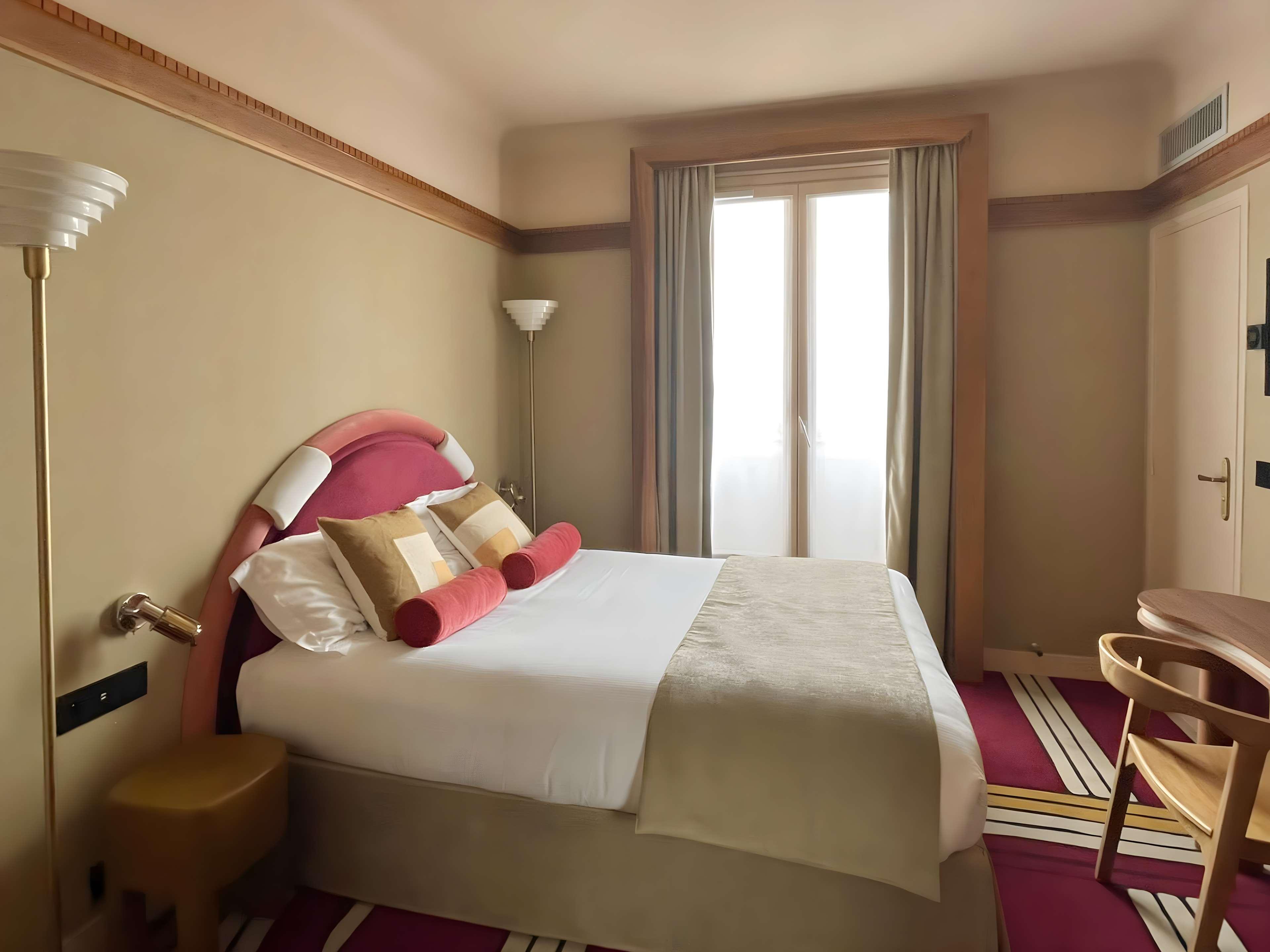 Double Classic Queen Bed