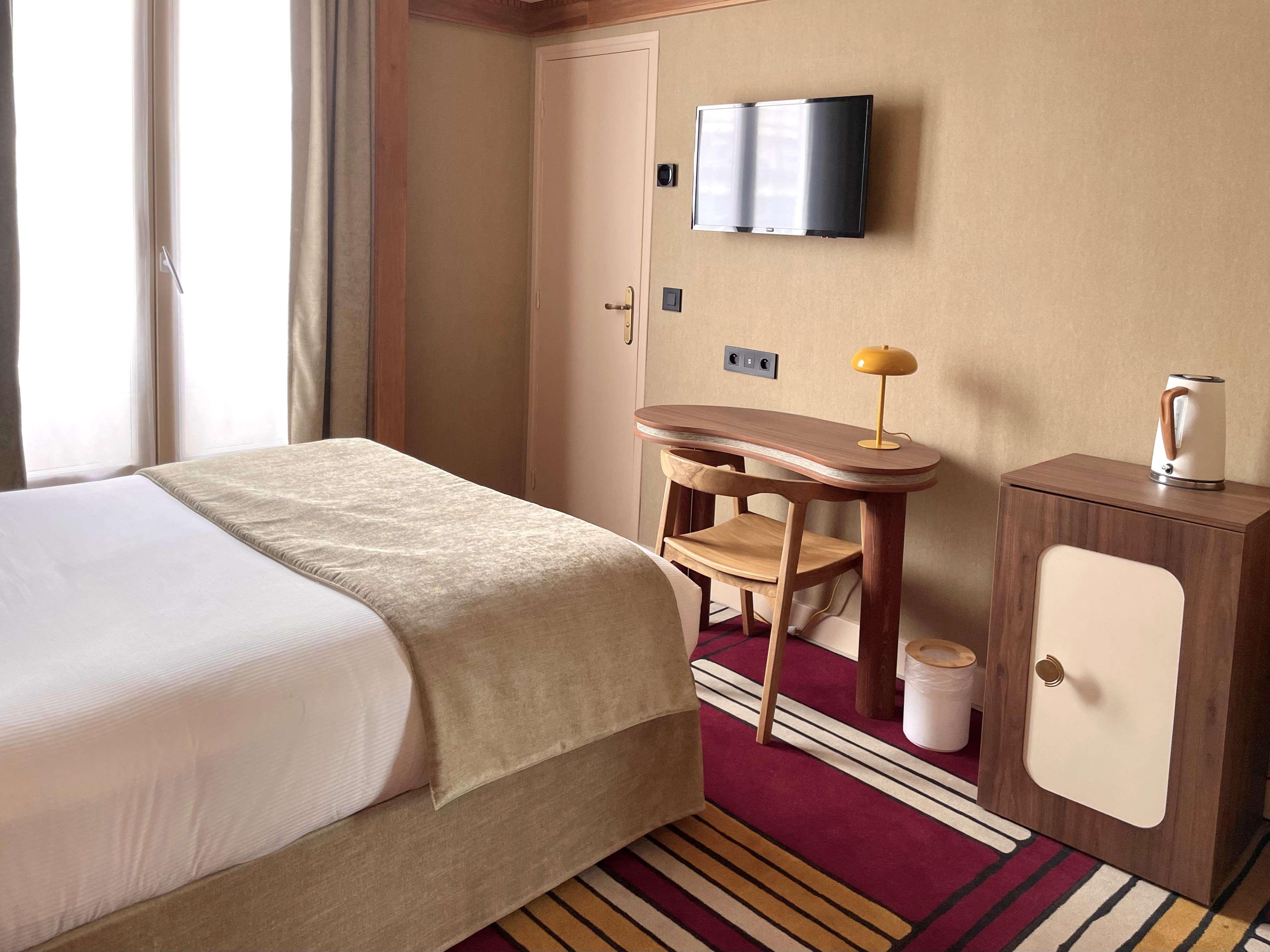 Double Classic Queen Bed