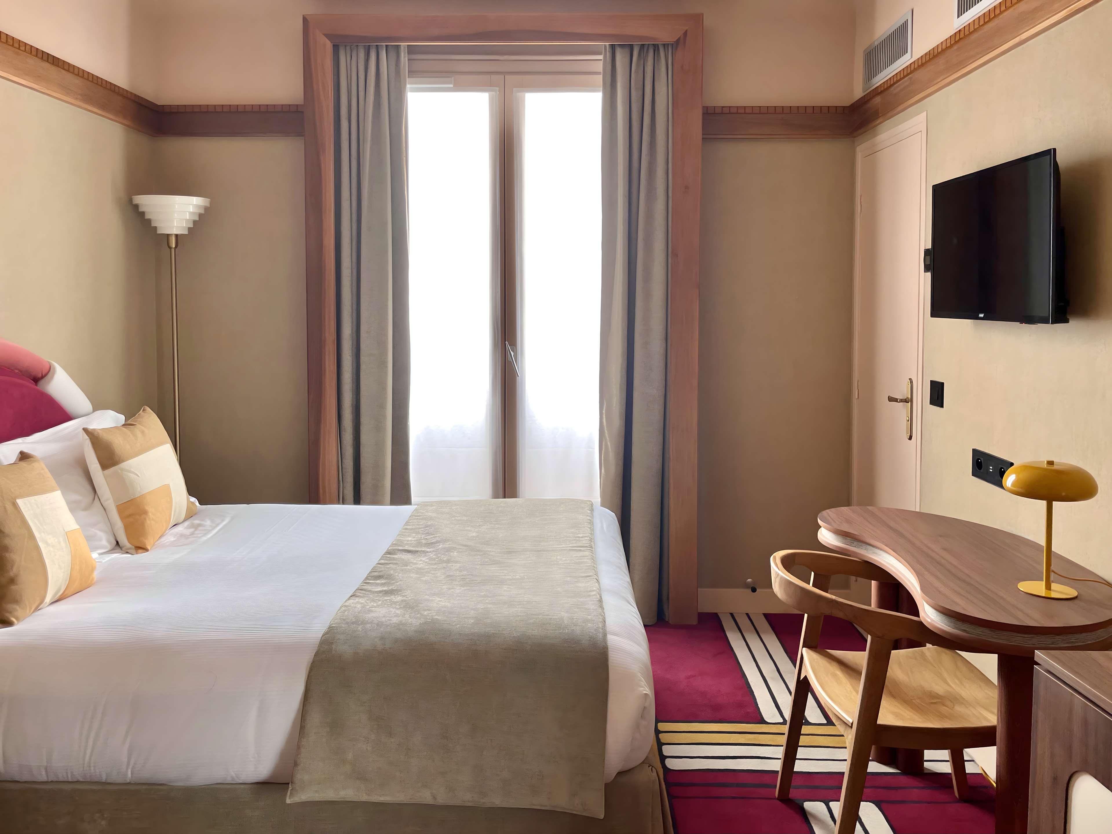 Double Classic Queen Bed