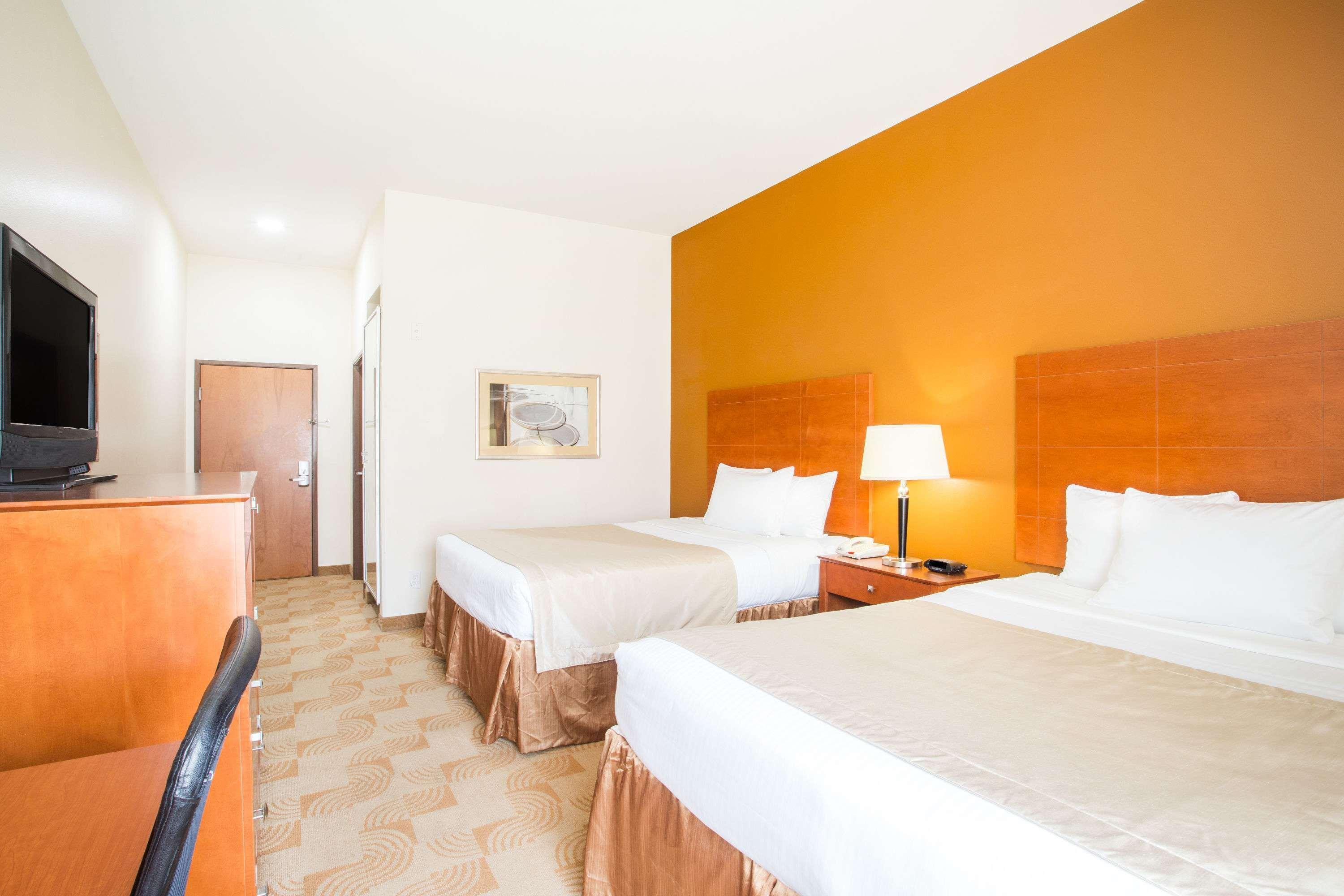 Quadruple Two Queen Beds