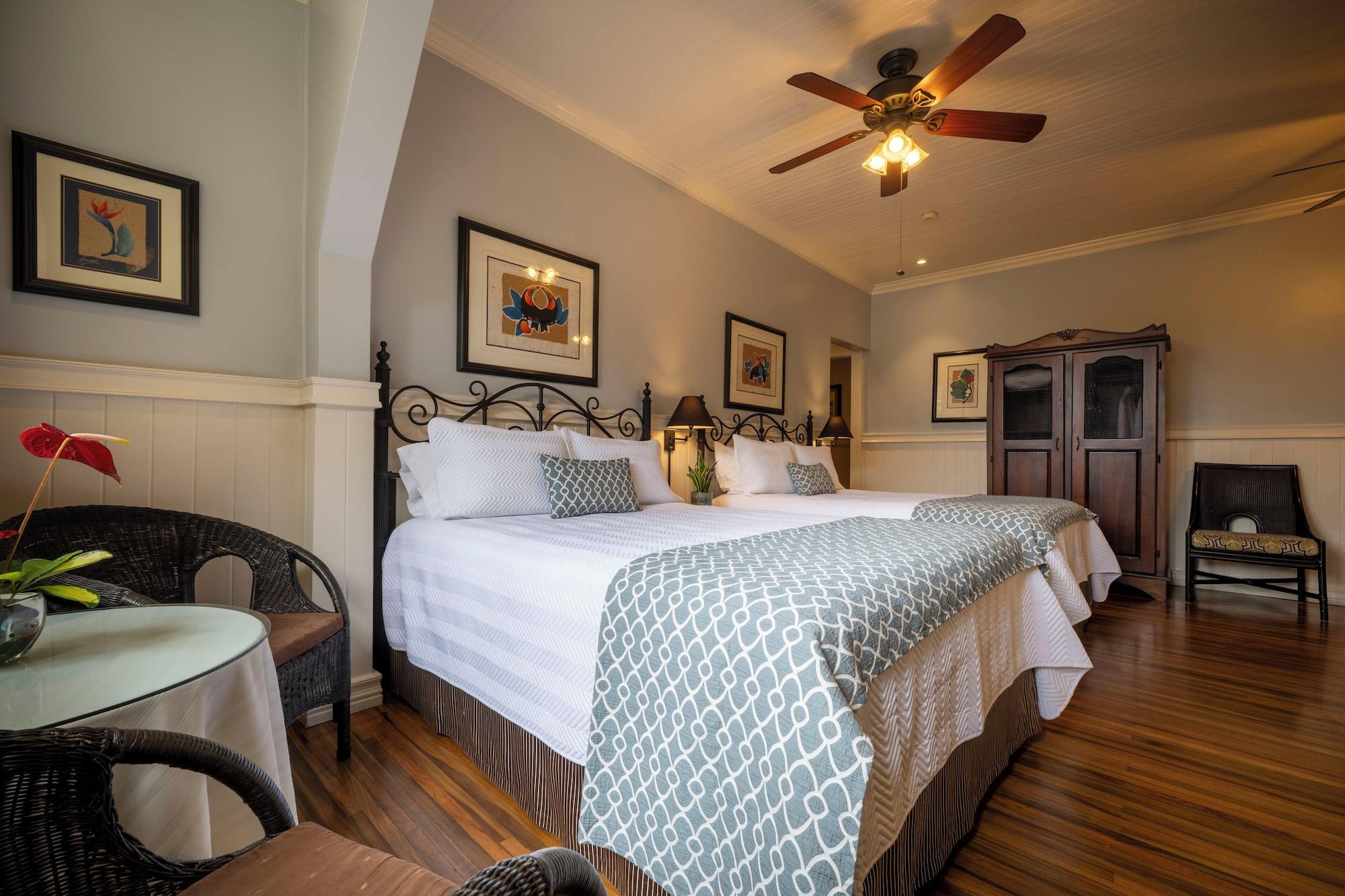 Double Deluxe Two Queen Beds