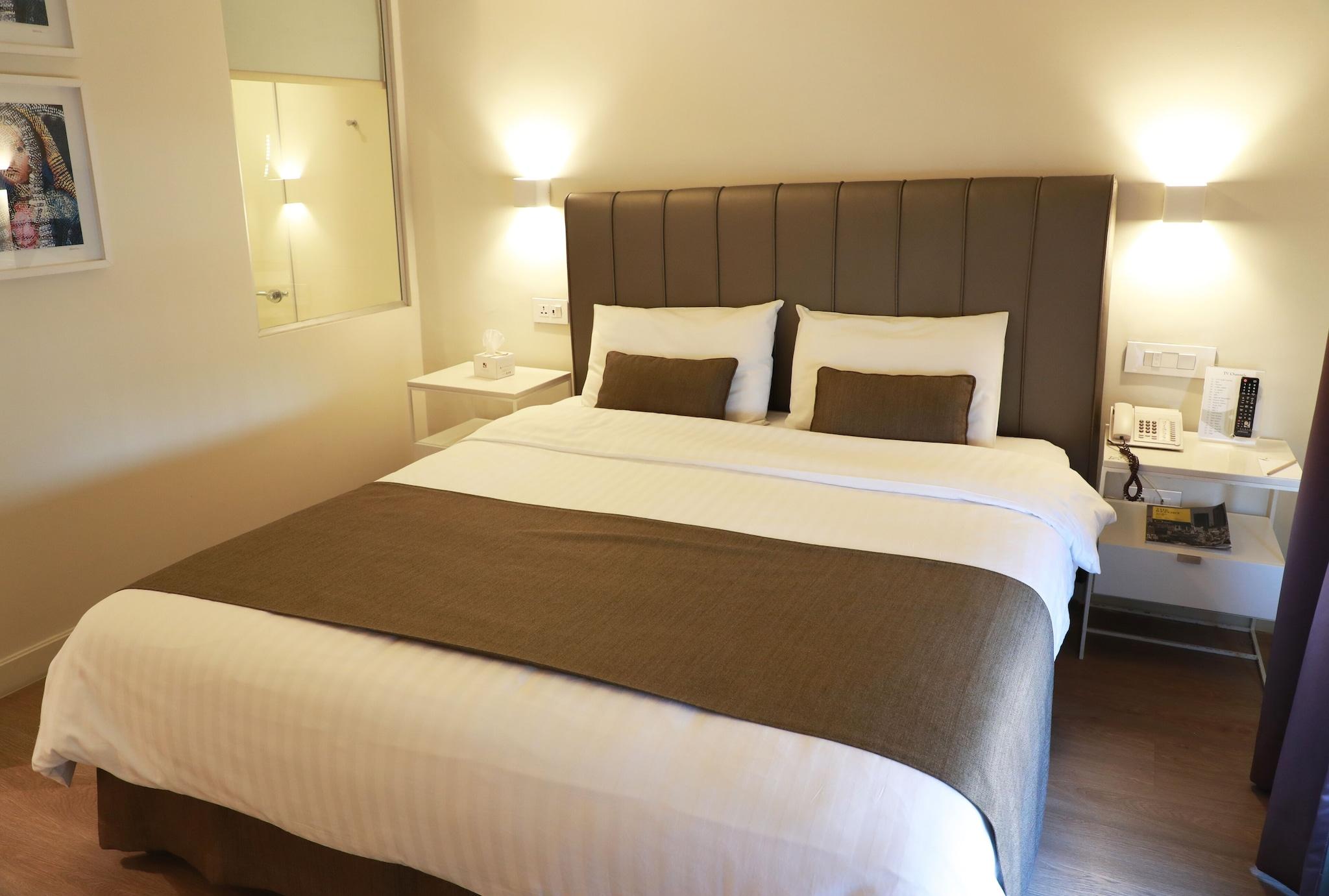 Double Executive Queen Bed