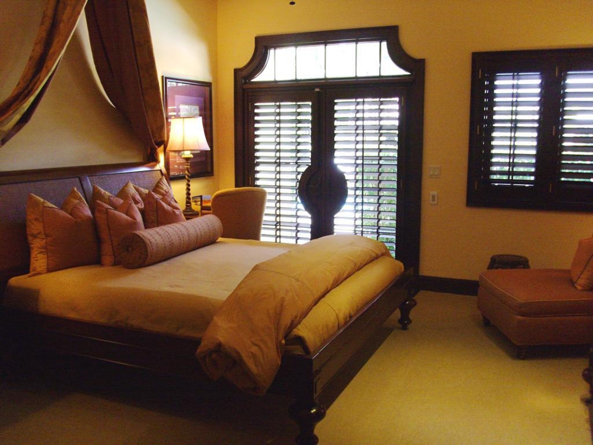 Studio King Size Bed