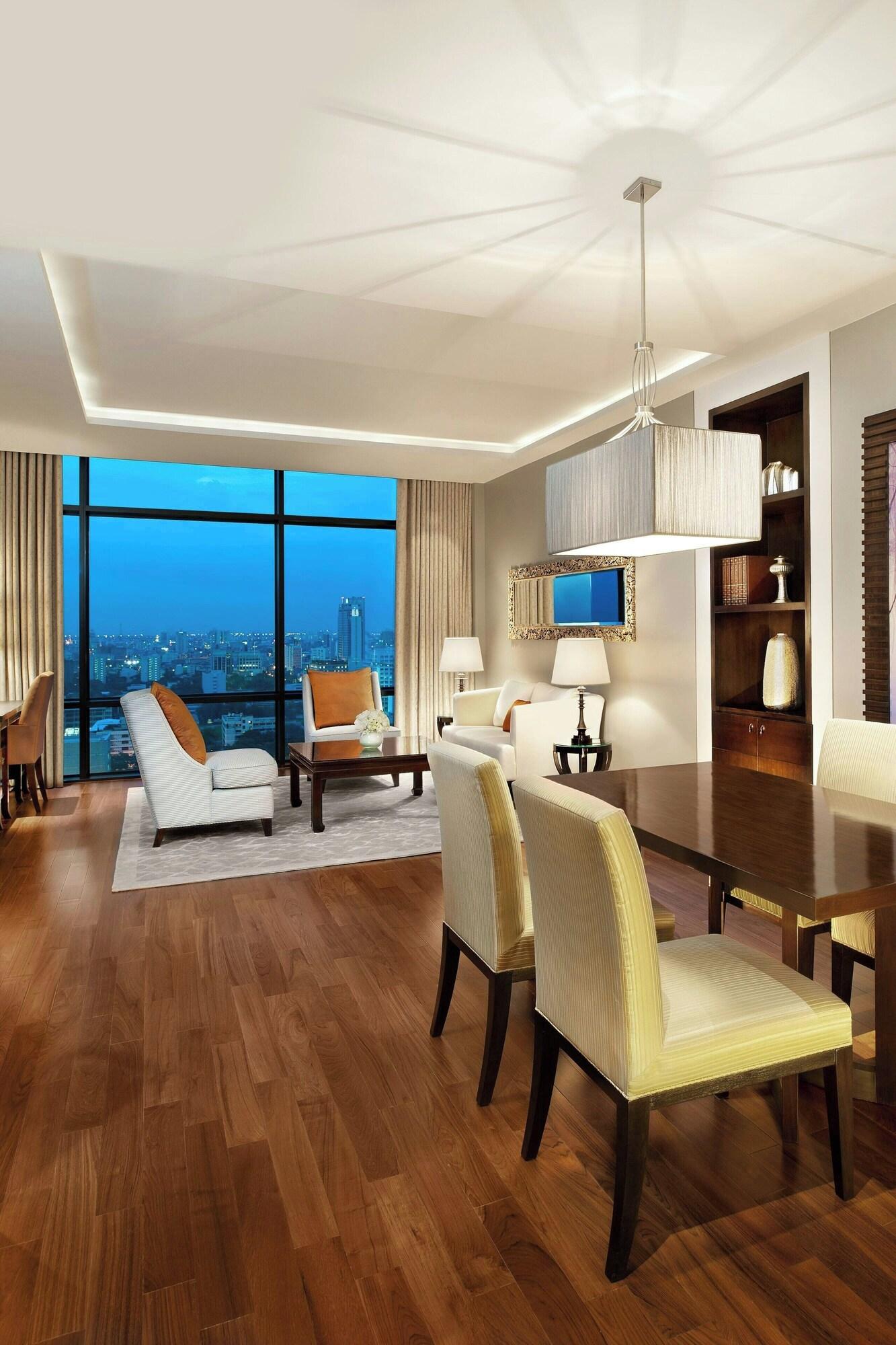 Suite with Views