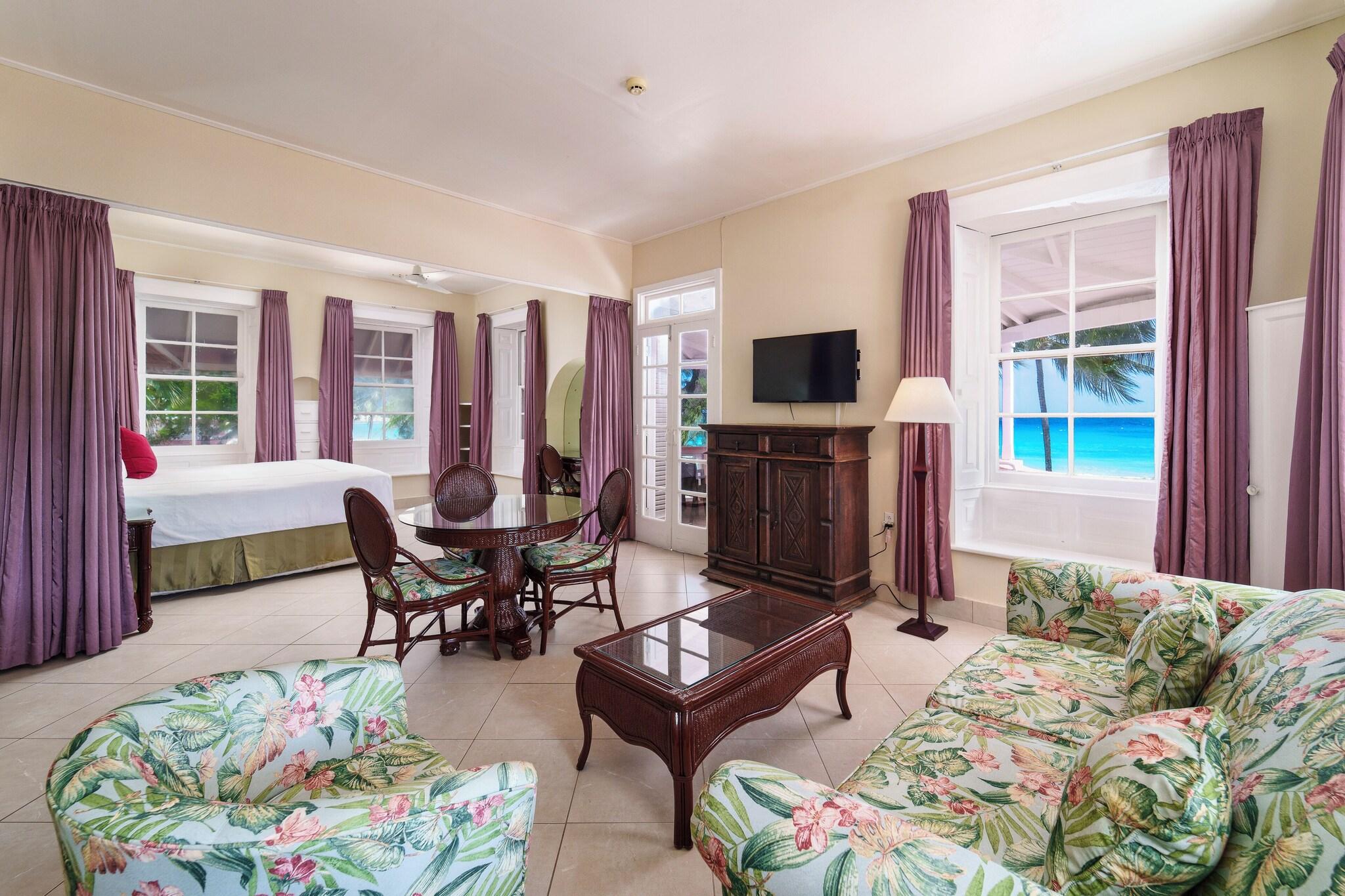 Junior Suite Queen Size Bed