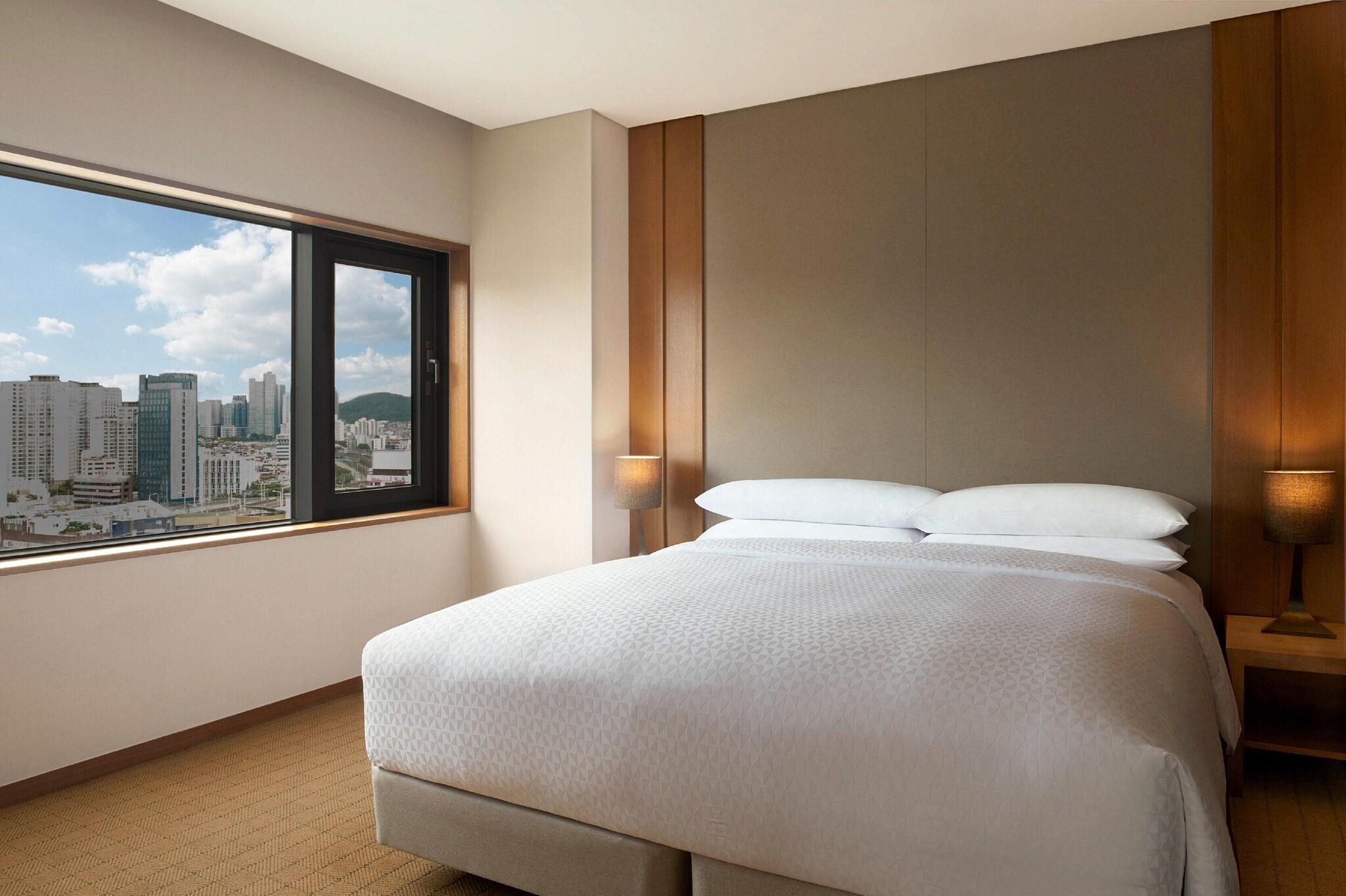 Suite City View King Bed