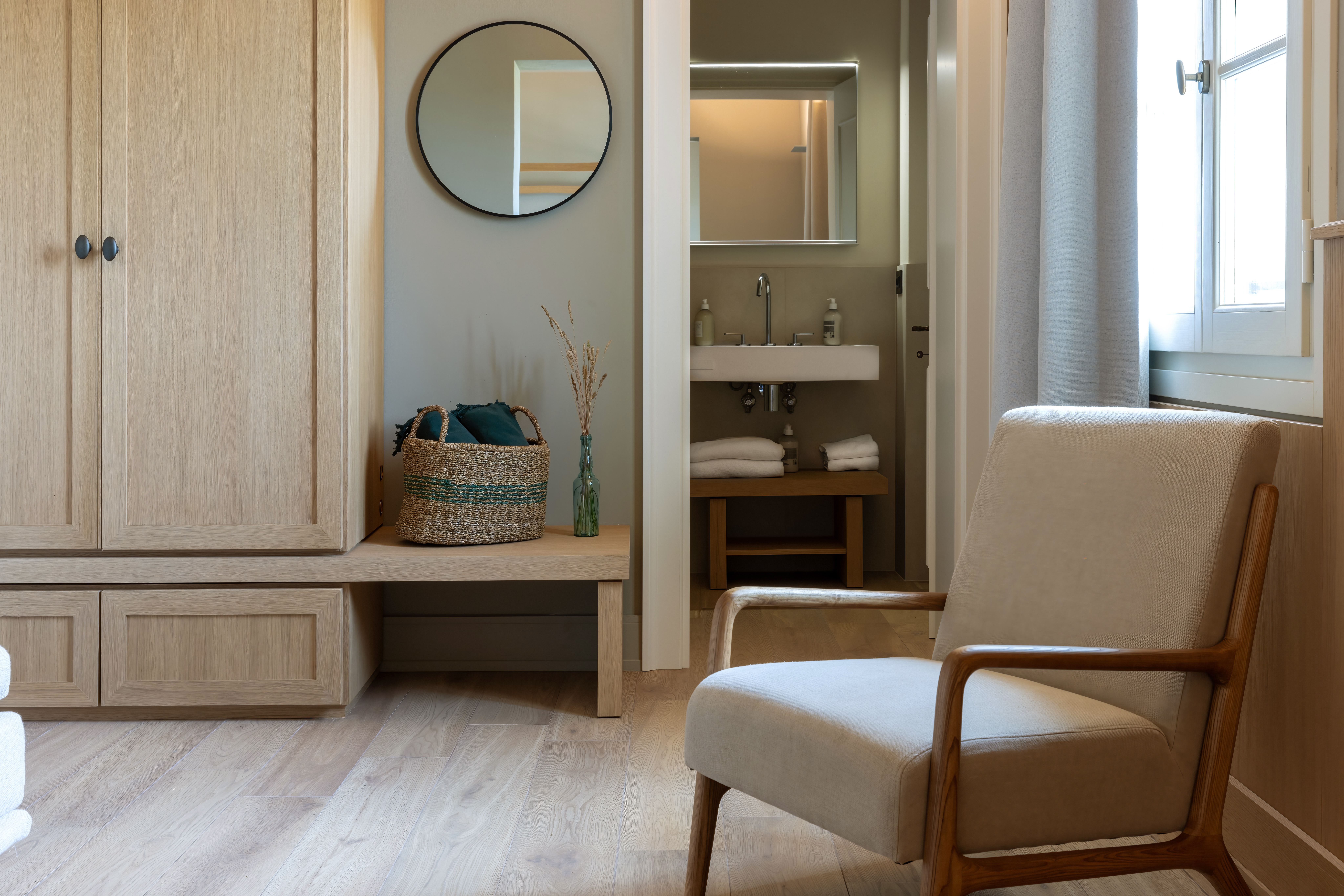 Junior Suite Queen Size Bed