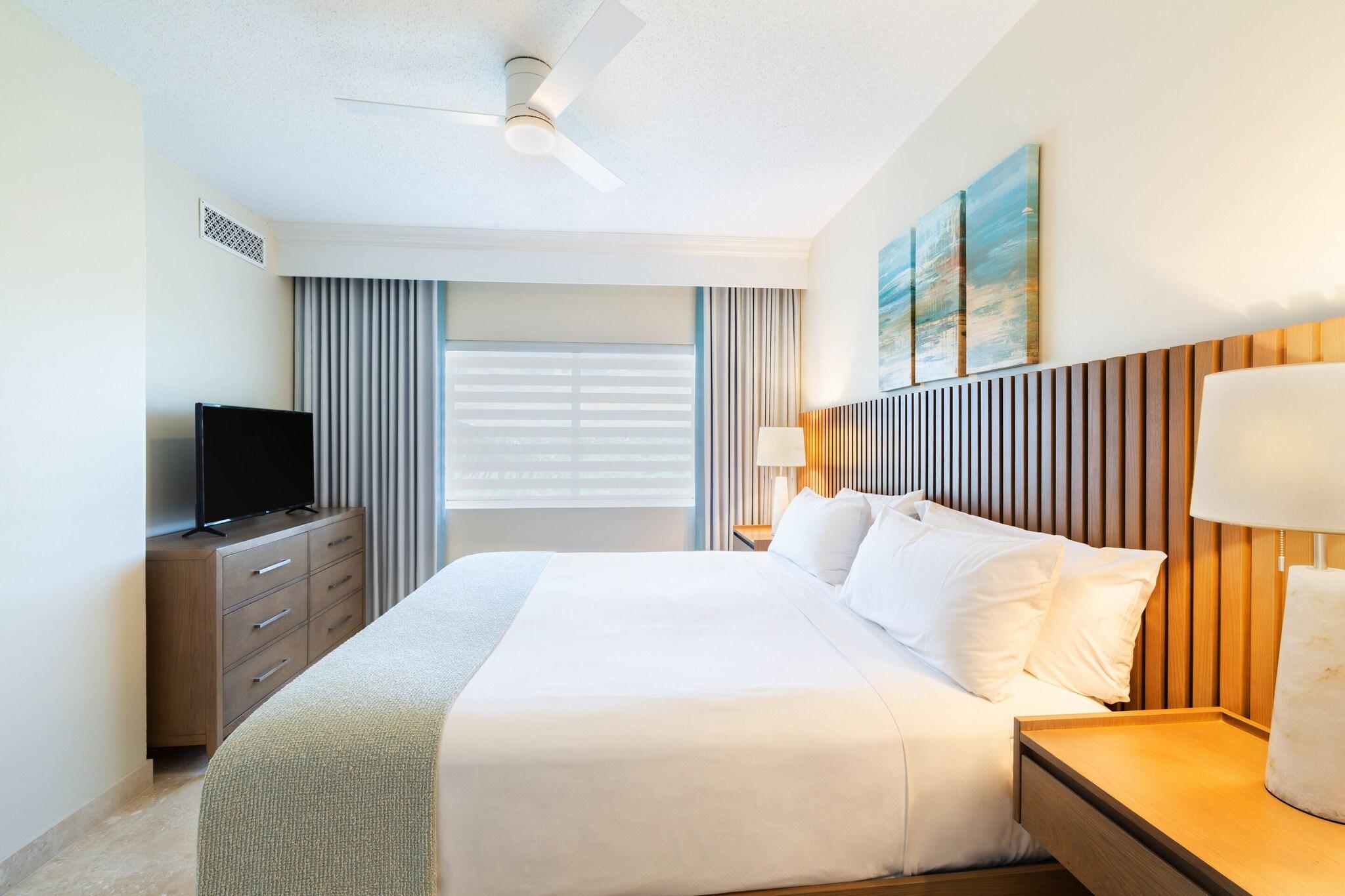 Suite Partial Ocean View King Bed