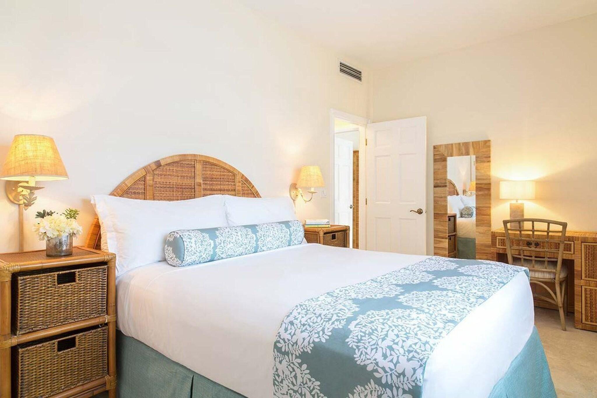 Junior Suite Queen Size Bed