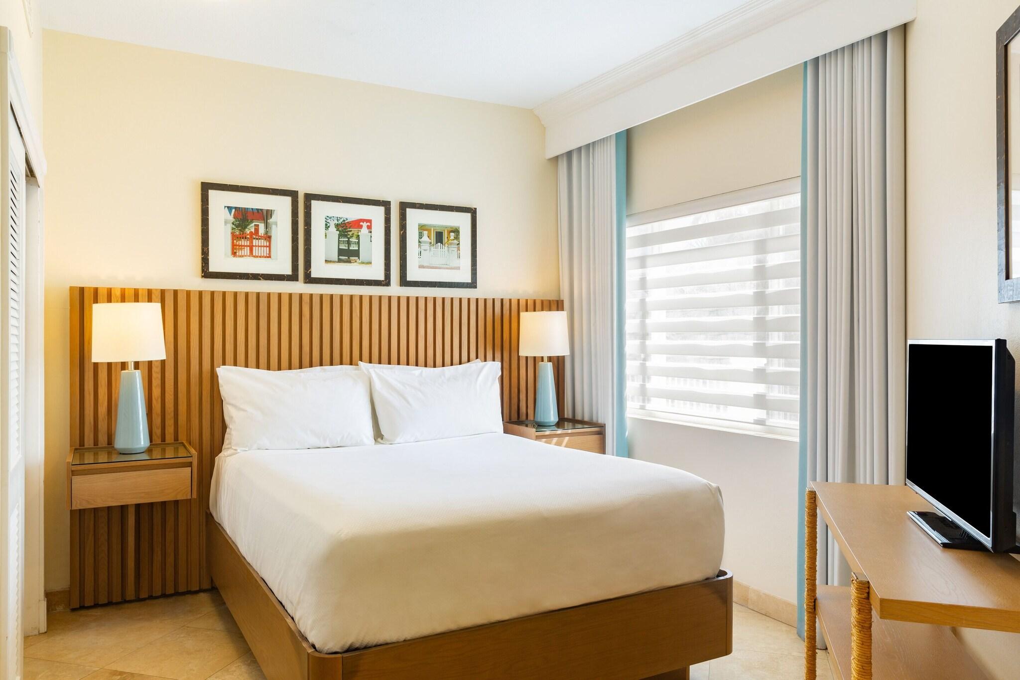 Suite Partial Ocean View King Bed