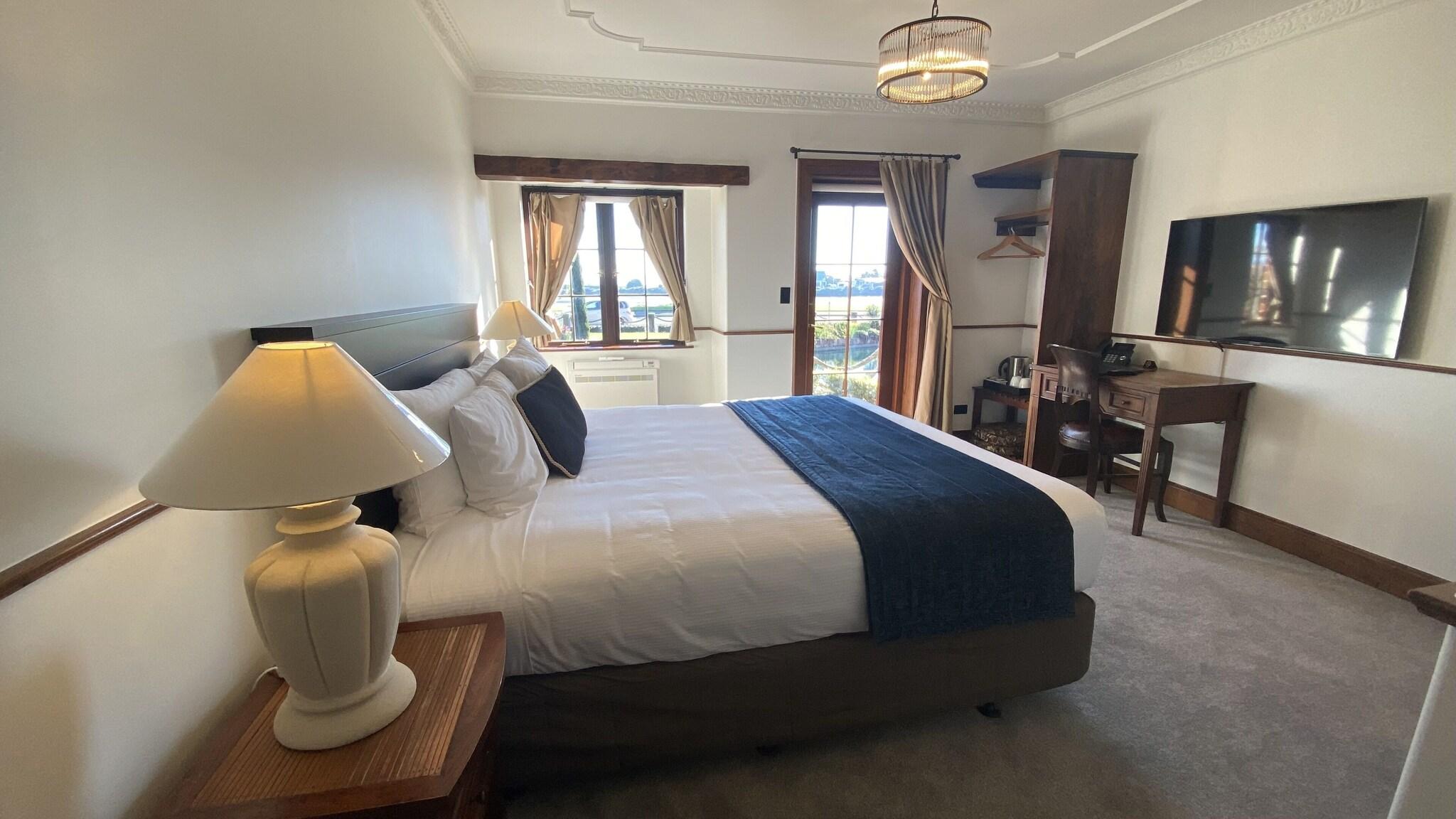Double Sea View King Bed