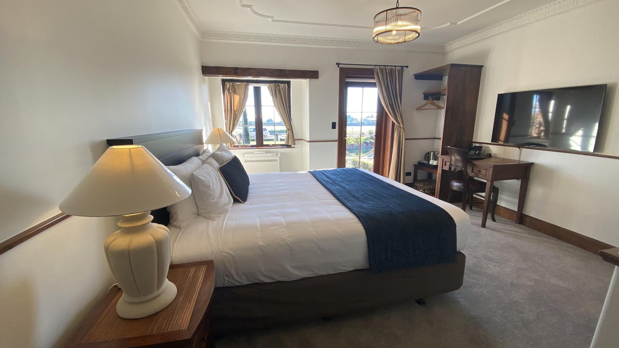 Double Sea View King Bed
