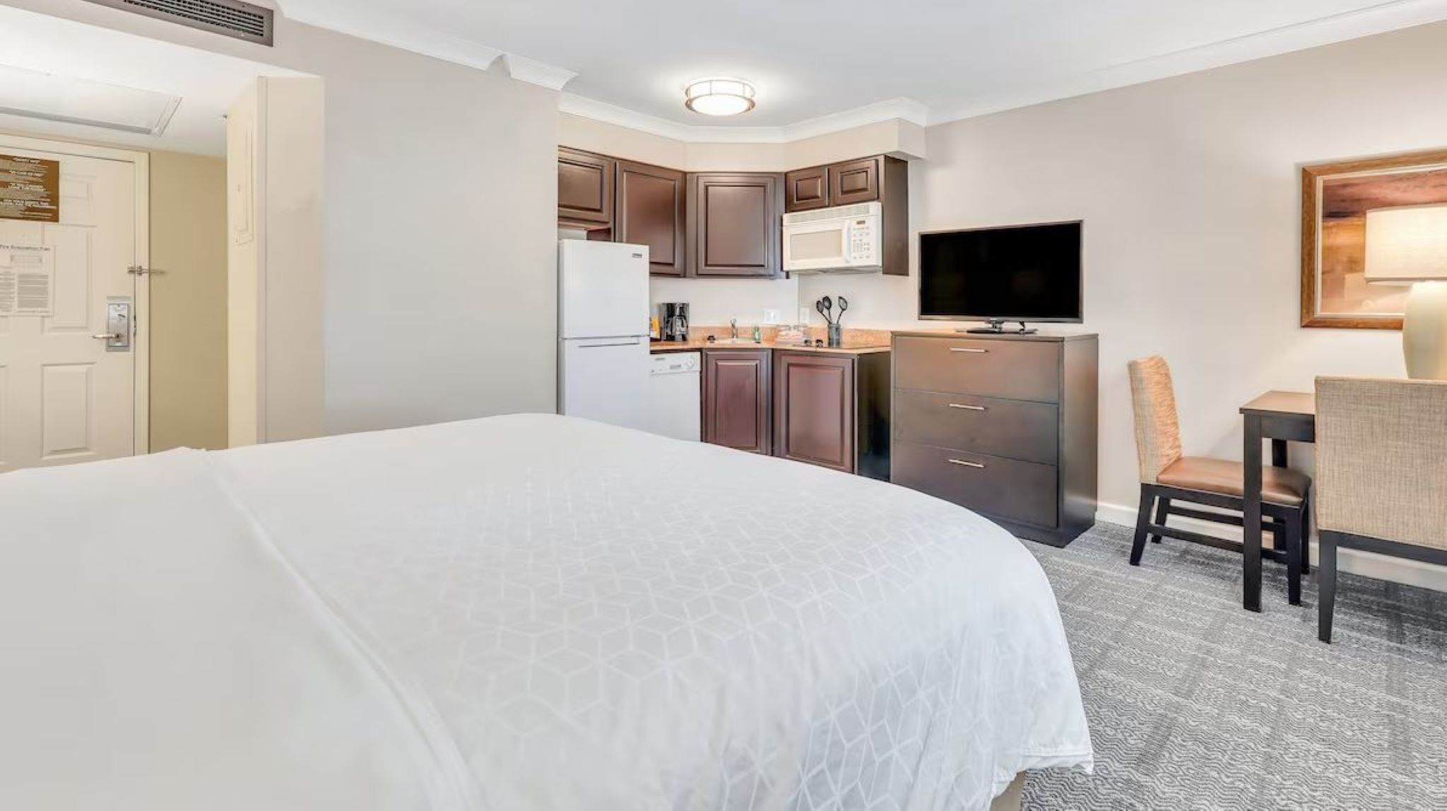 Studio City View King Bed