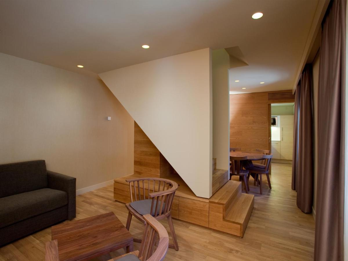 Family Room Capacity 2