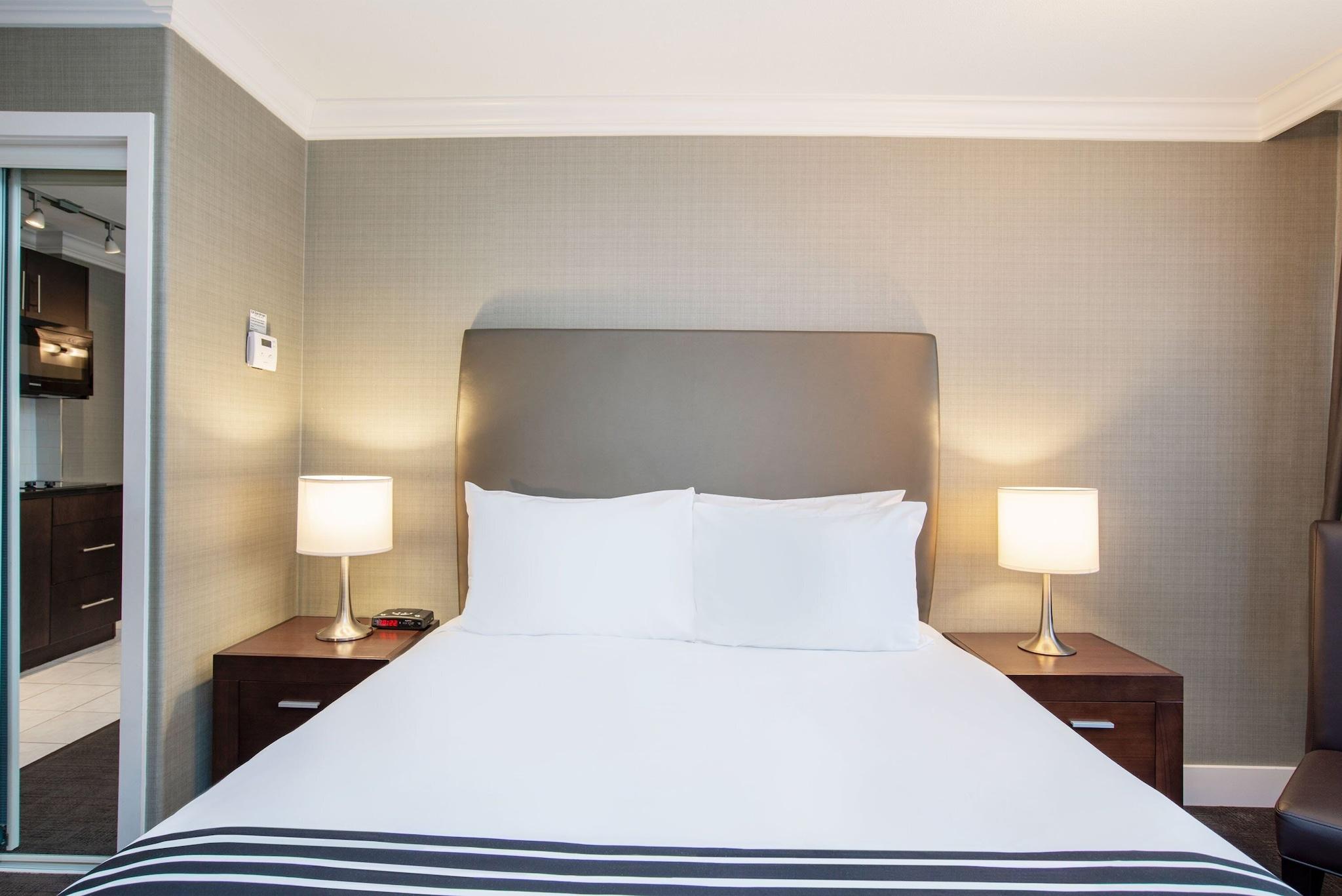 Double Executive Queen Bed