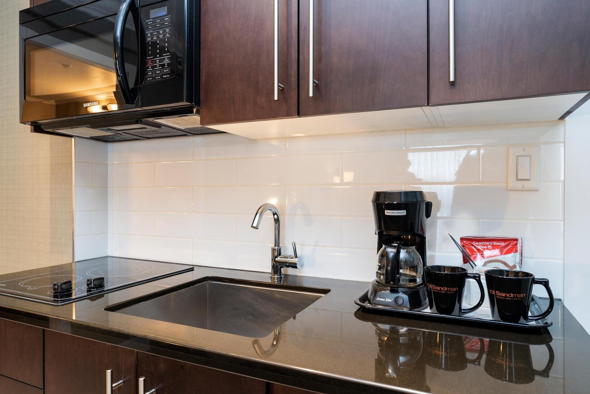 Double Executive Queen Bed