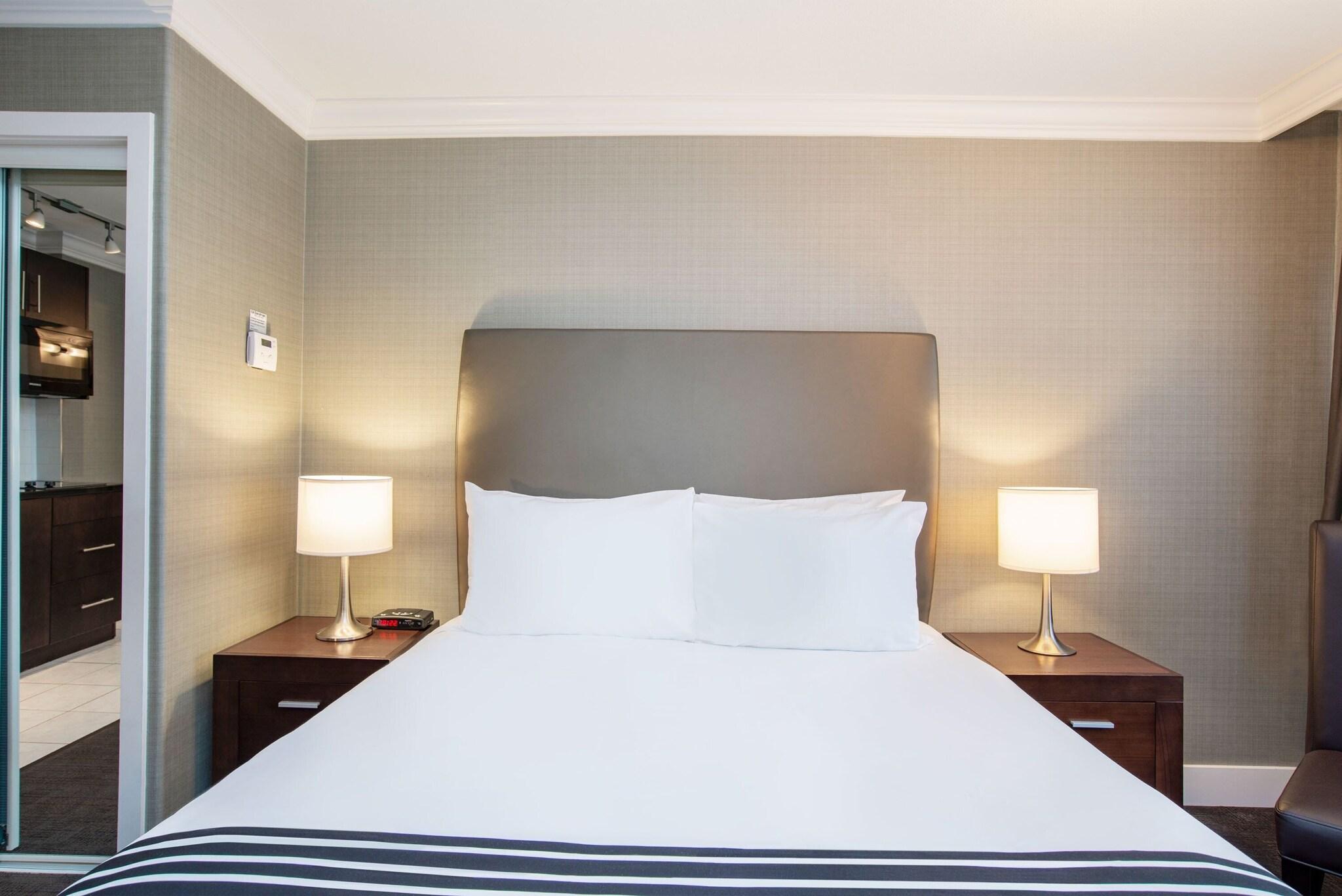 Double Executive Queen Bed