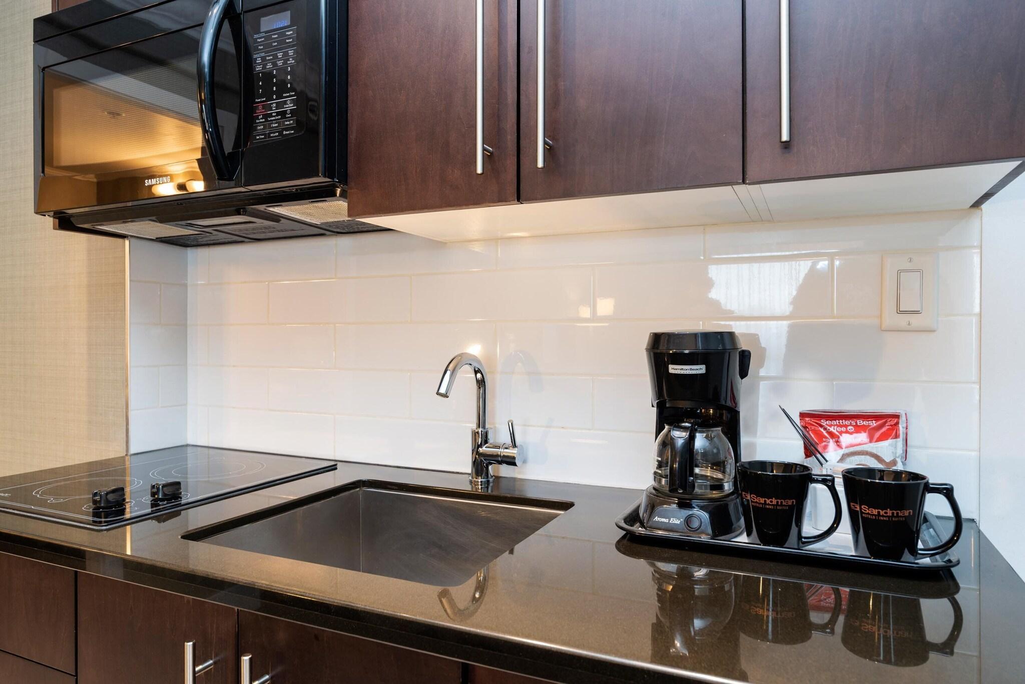 Double Executive Queen Bed