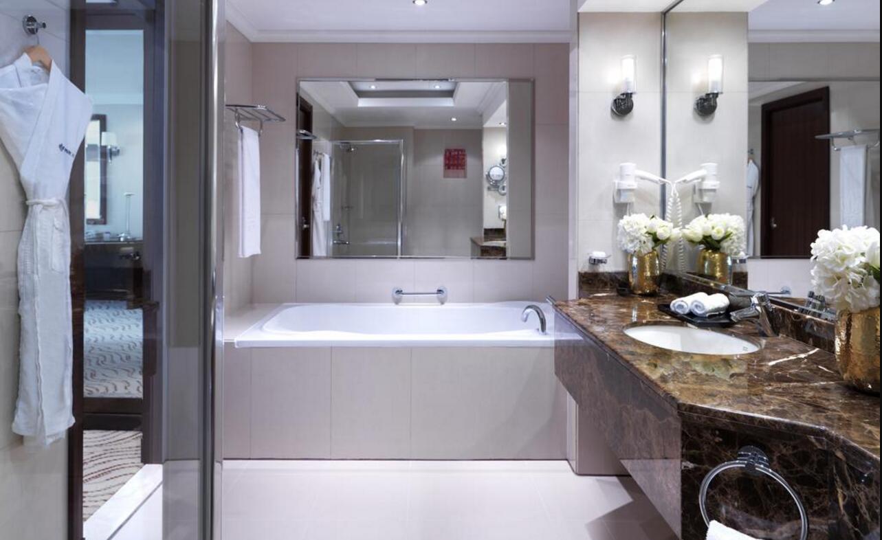 Junior Suite King Size Bed