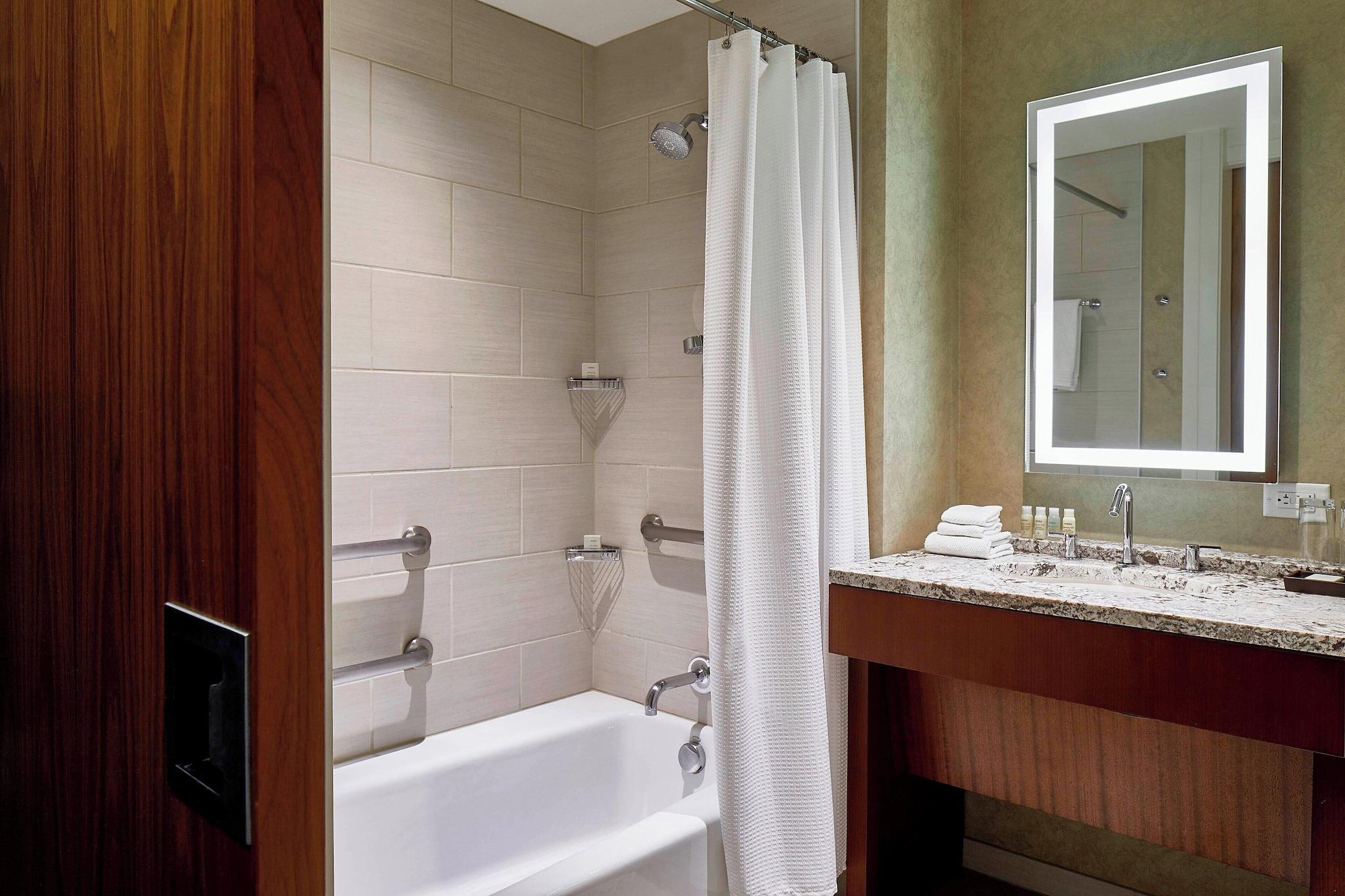 Double Deluxe King Bed