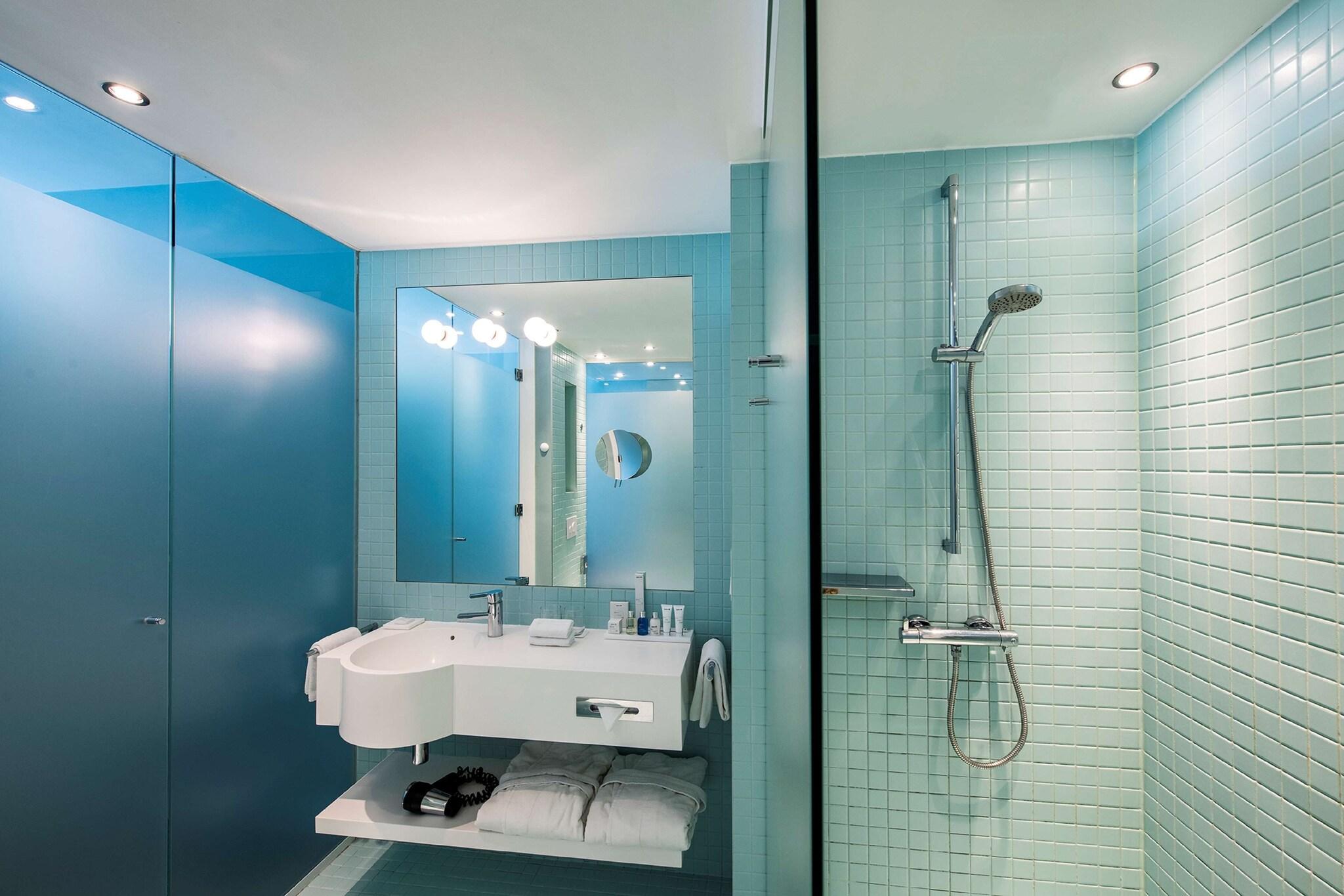 Junior Suite Sea View King Bed