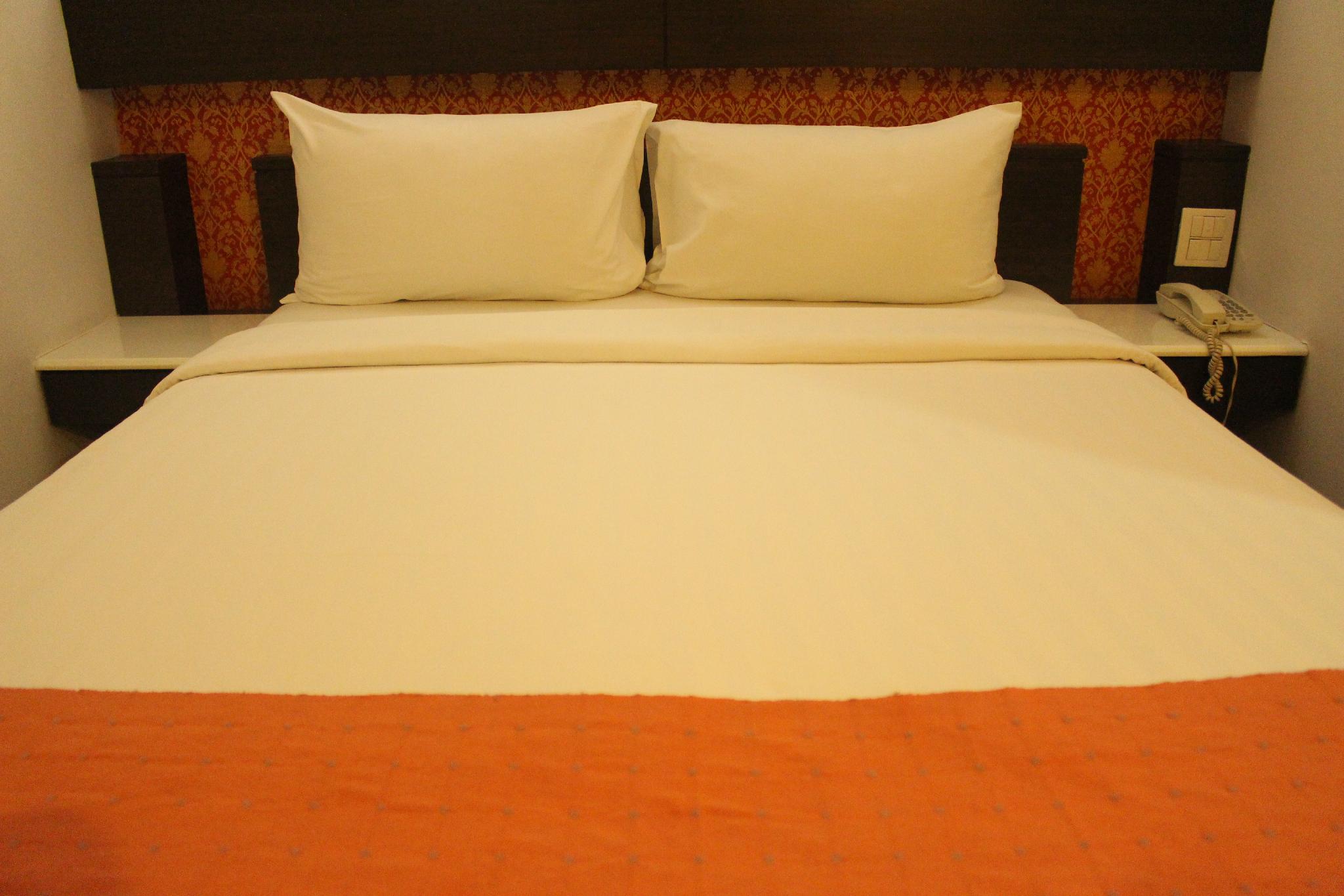 Studio Queen Size Bed