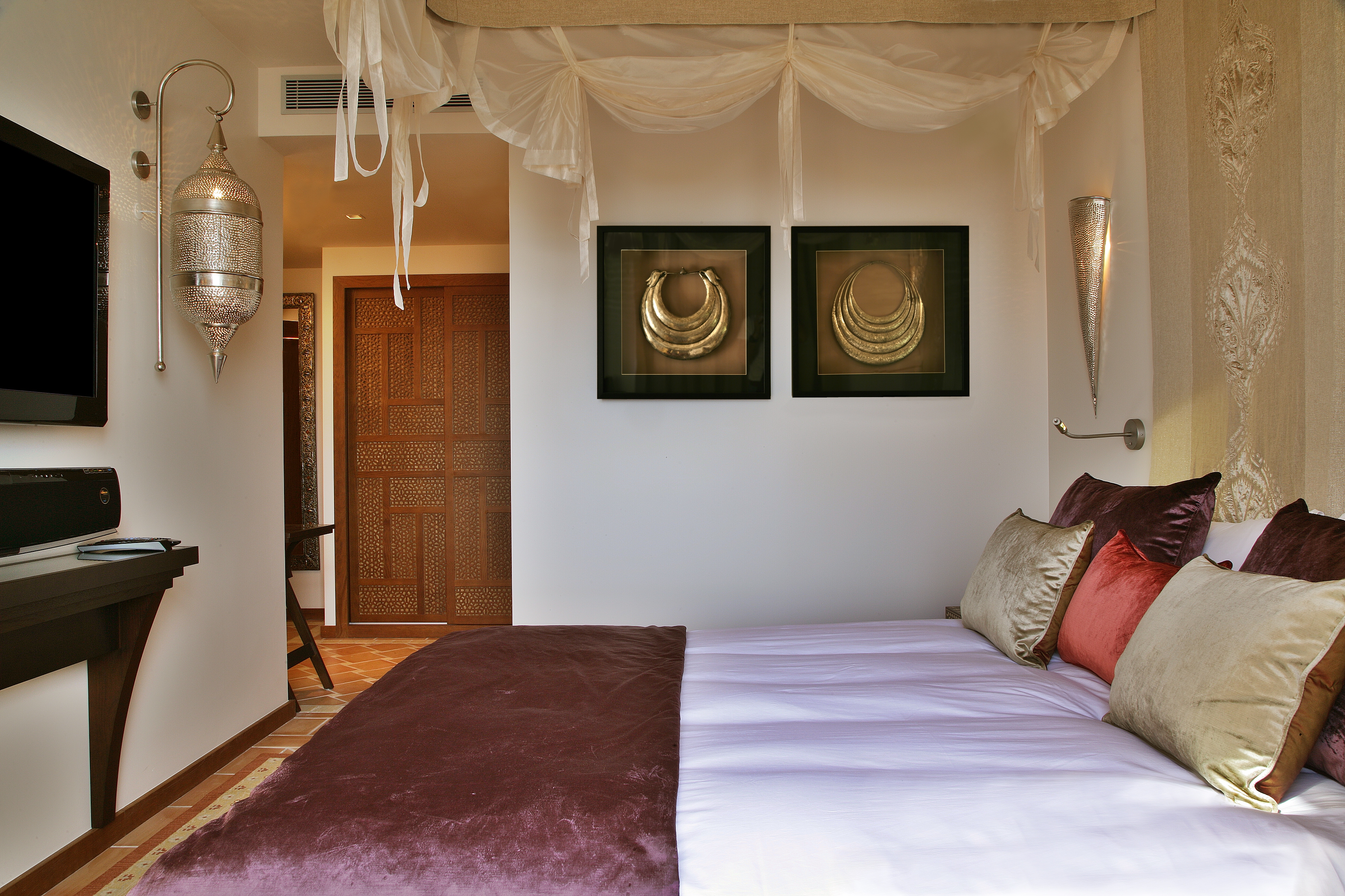 Double Queen Size Bed