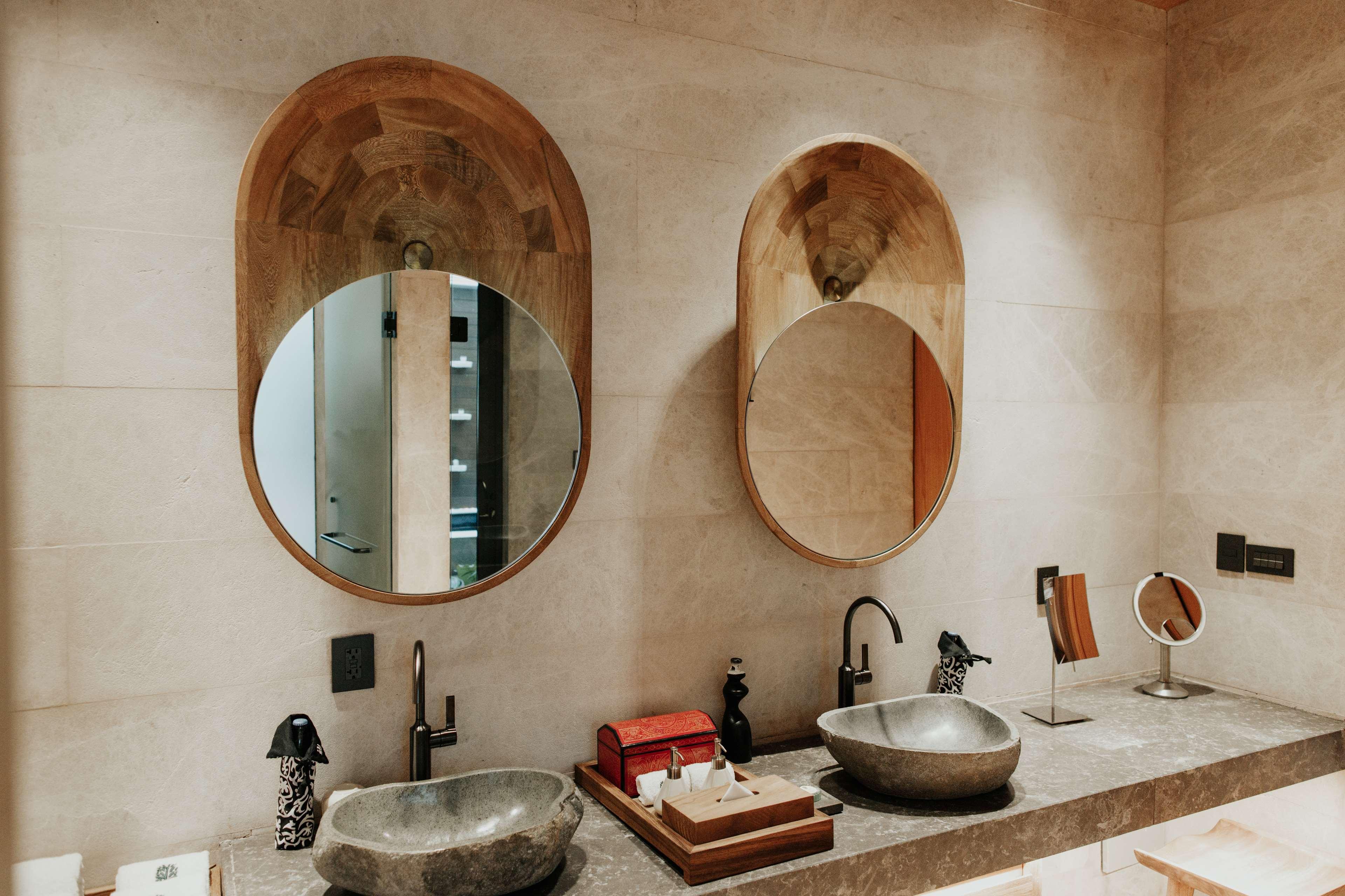 Suite Ocean View Queen Bed