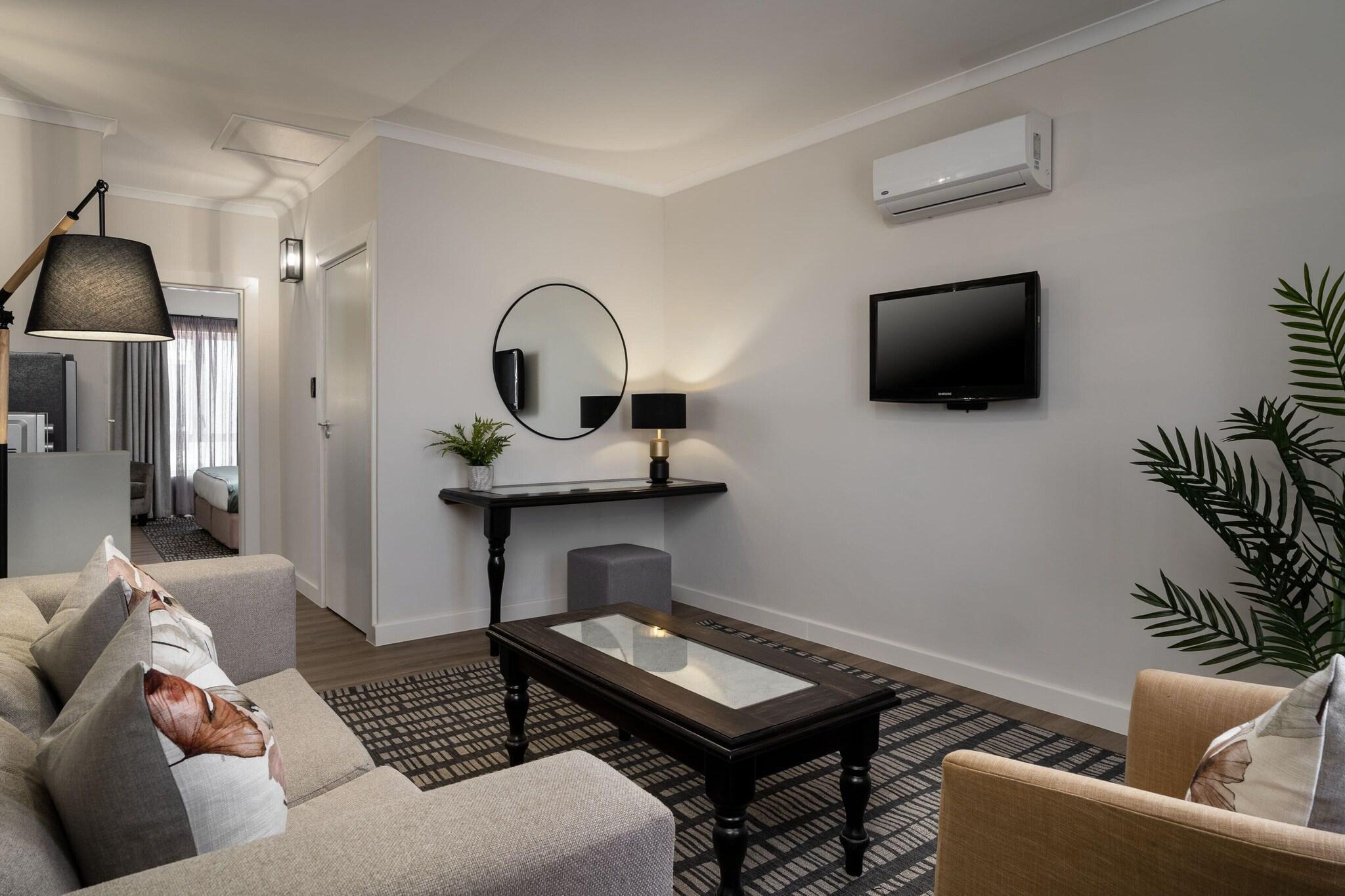 Suite King Size Bed