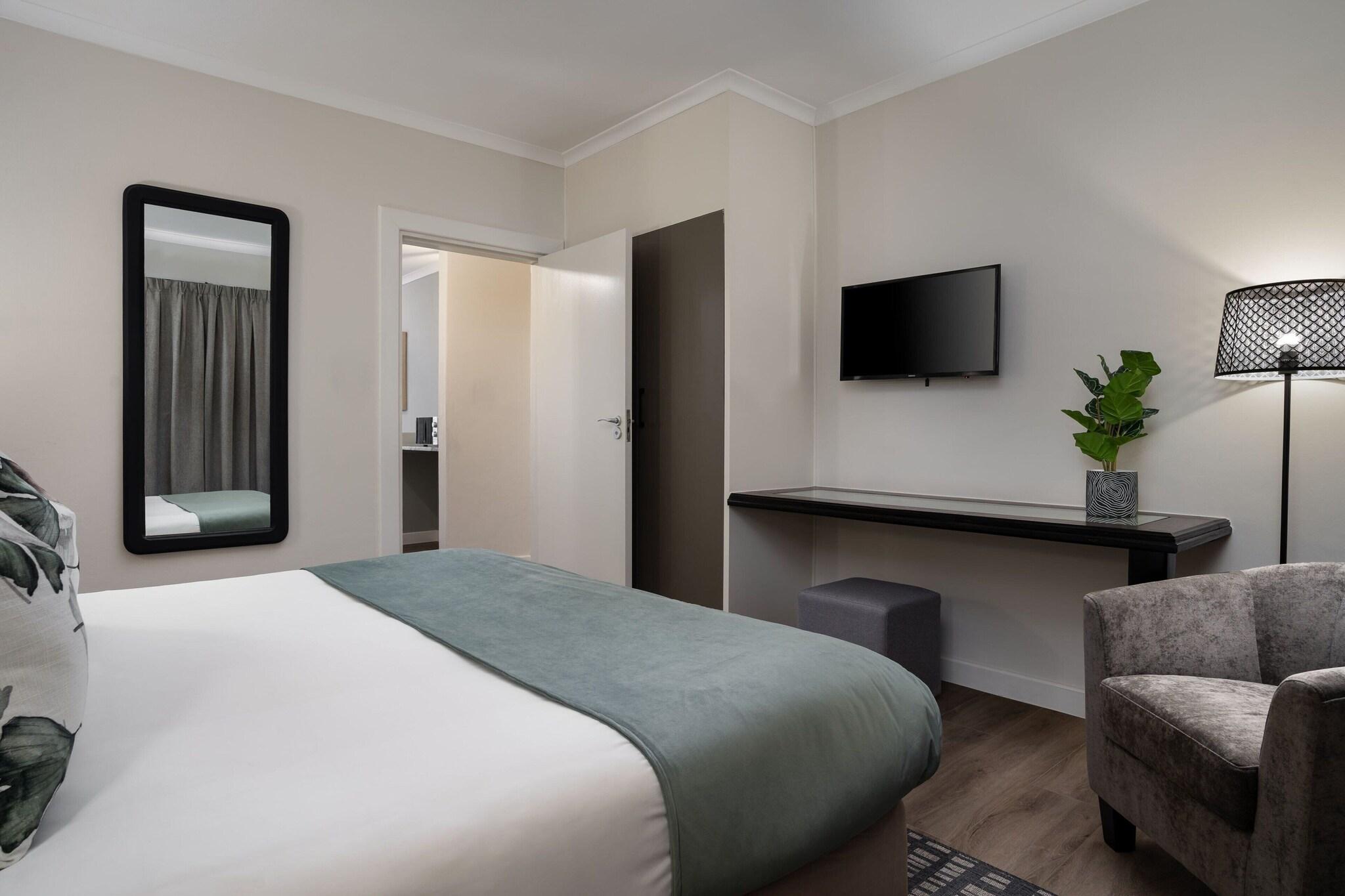 Suite King Size Bed