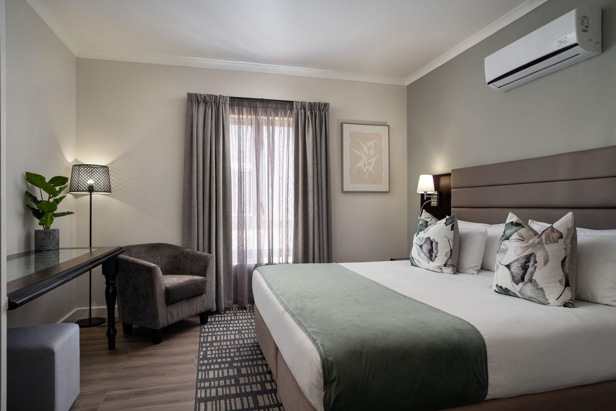 Suite King Size Bed
