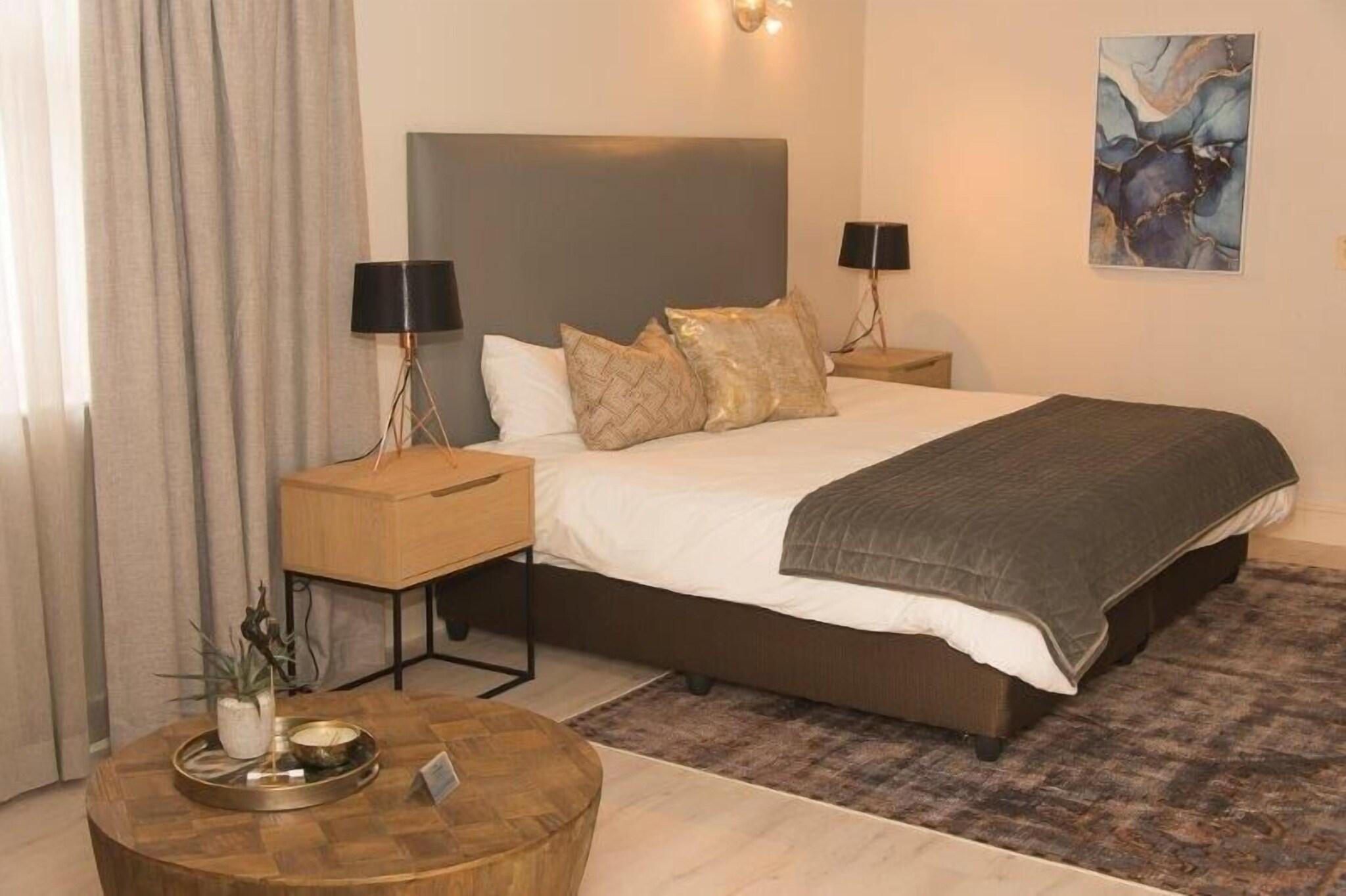 Suite King Size Bed