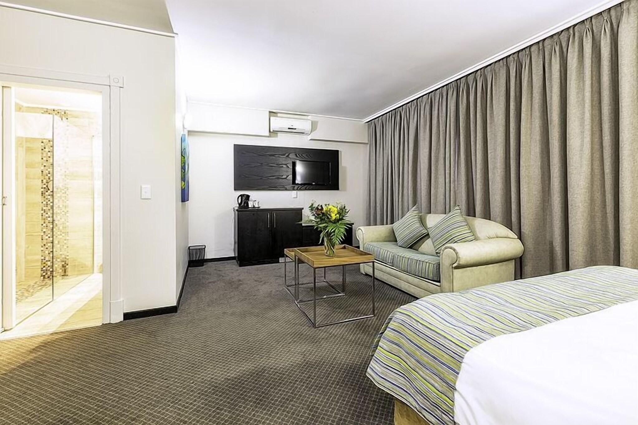 Suite King Size Bed
