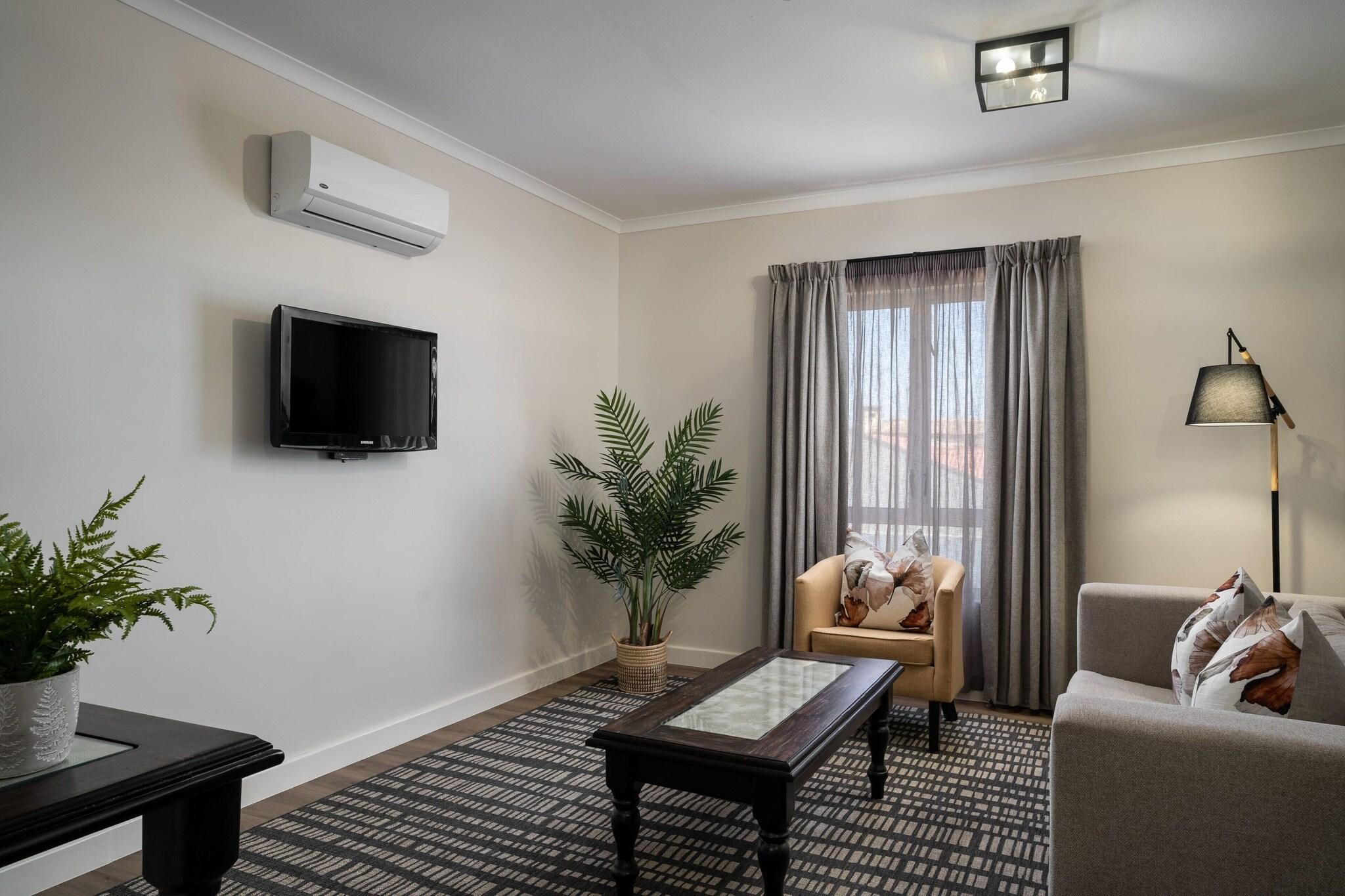 Suite King Size Bed