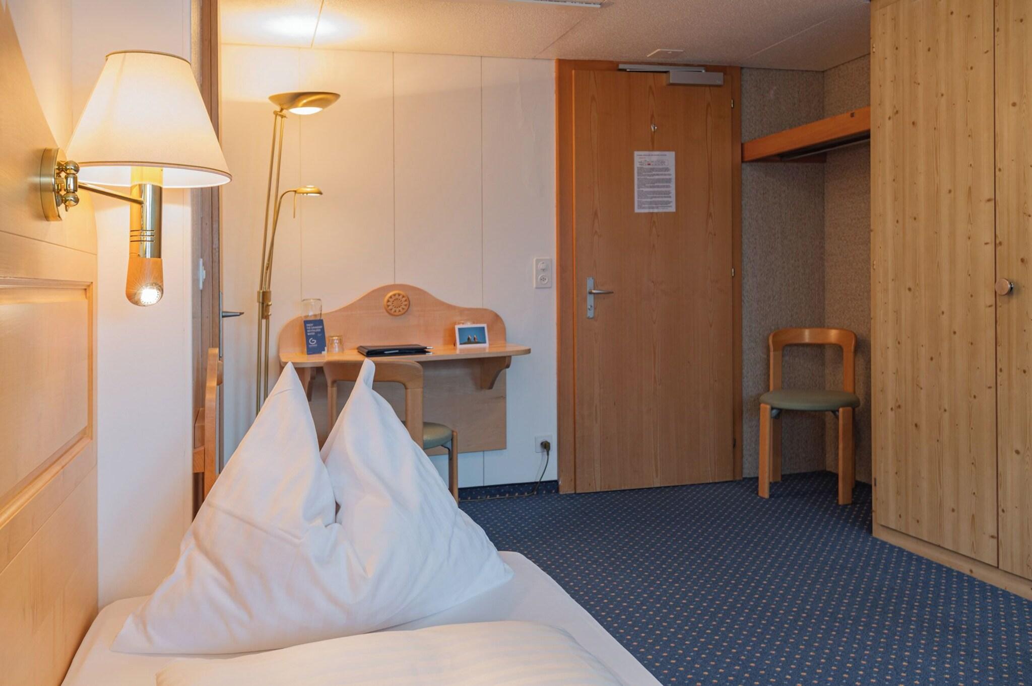 Single Mountain View