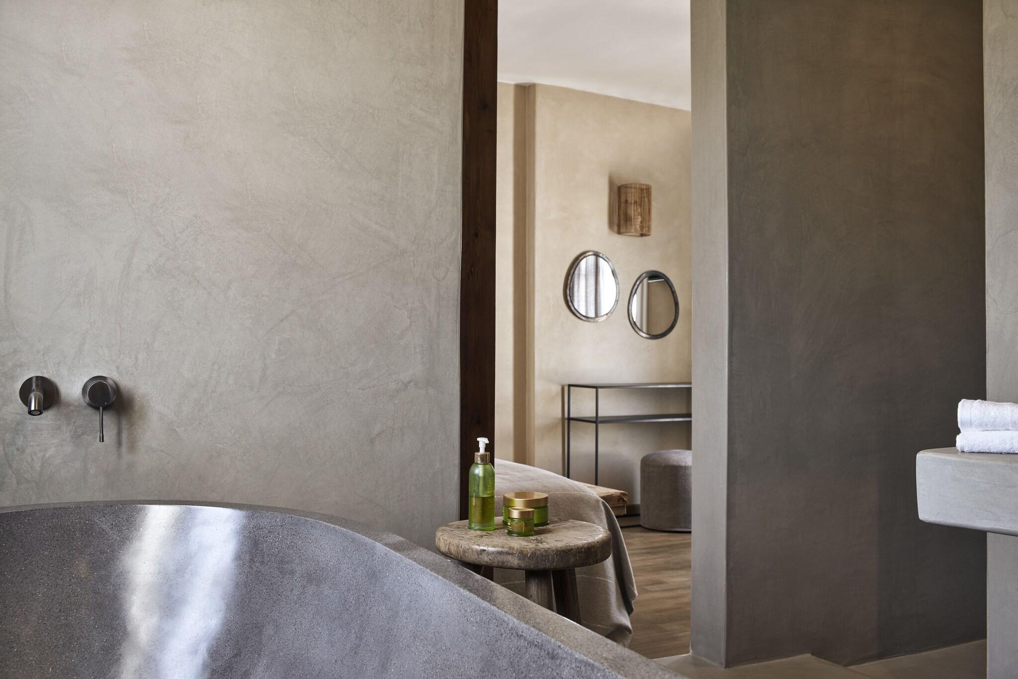 Villa Pool View King Bed