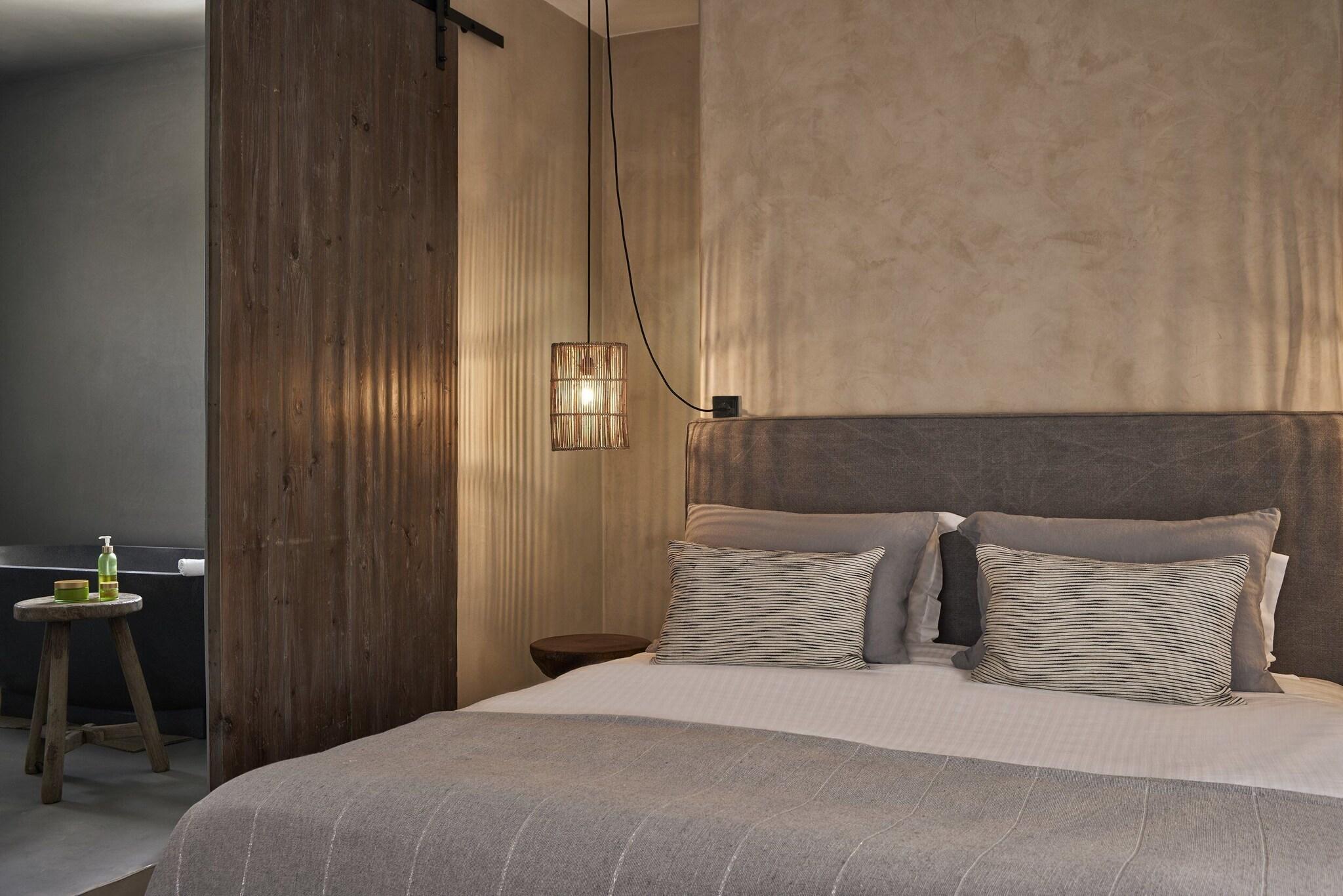 Villa Pool View King Bed