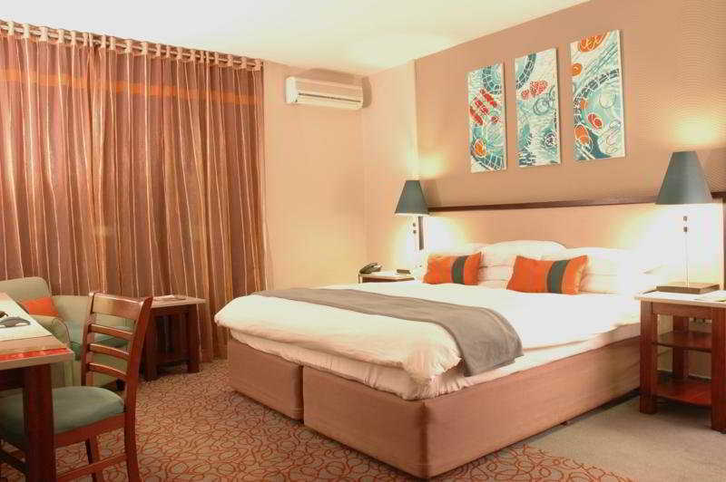 Double or Twin Classic King Bed