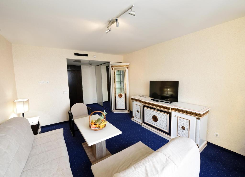 Suite Three Bedrooms