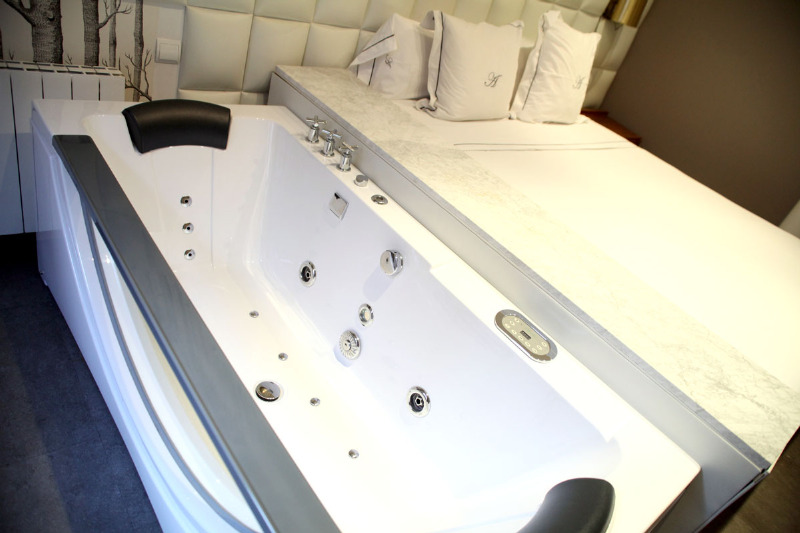 Apartment with Jacuzzi