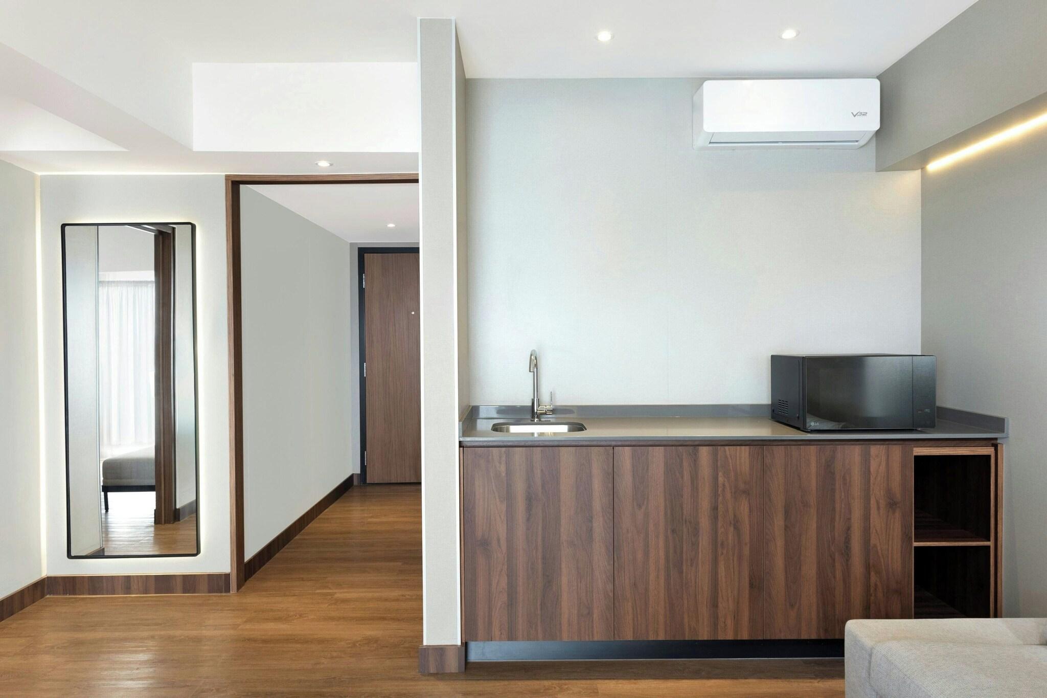 Junior Suite City View King Bed