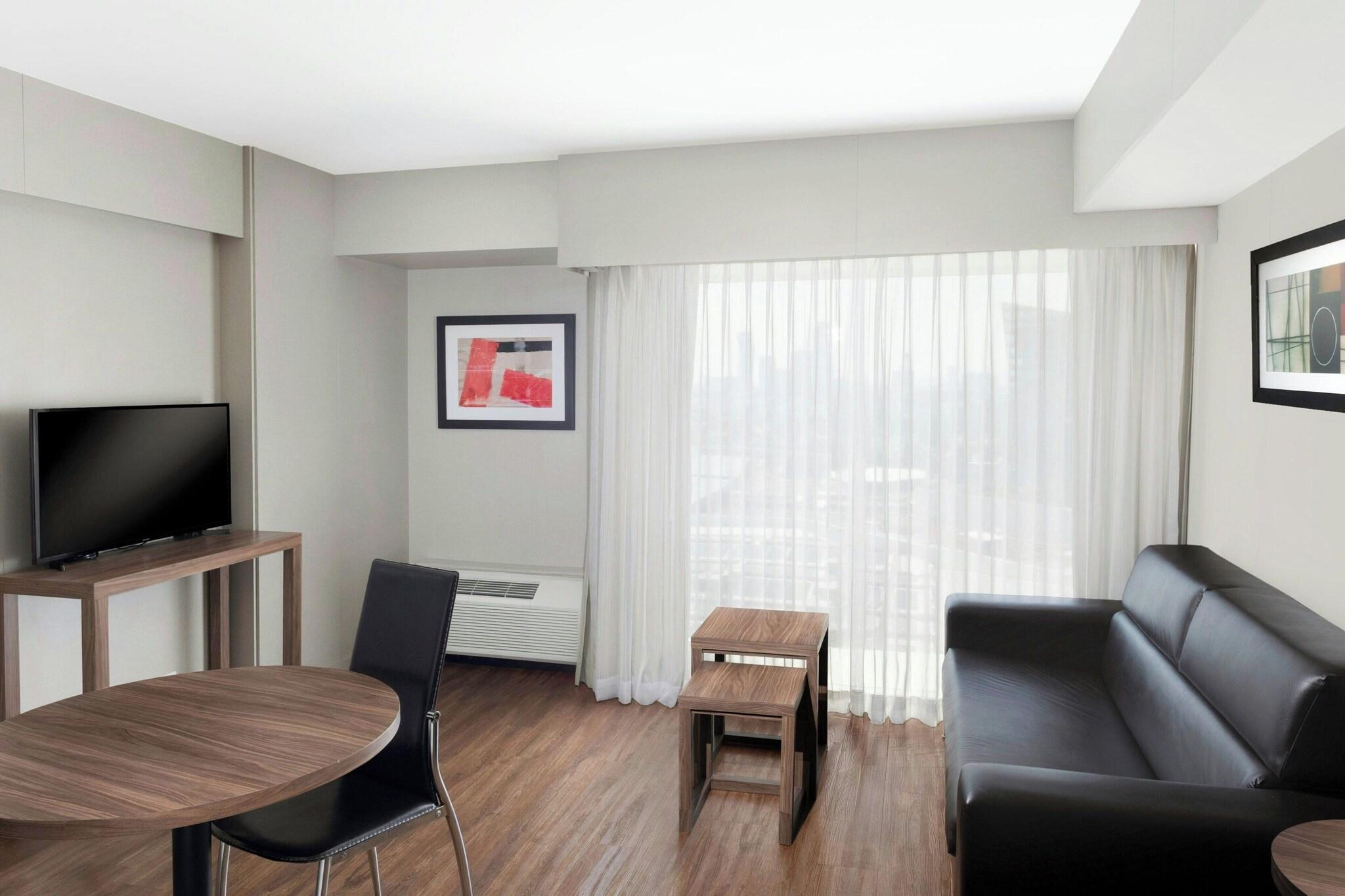 Junior Suite City View King Bed