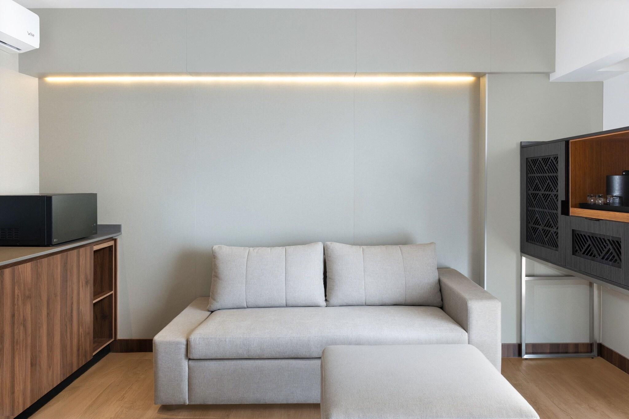 Junior Suite City View King Bed