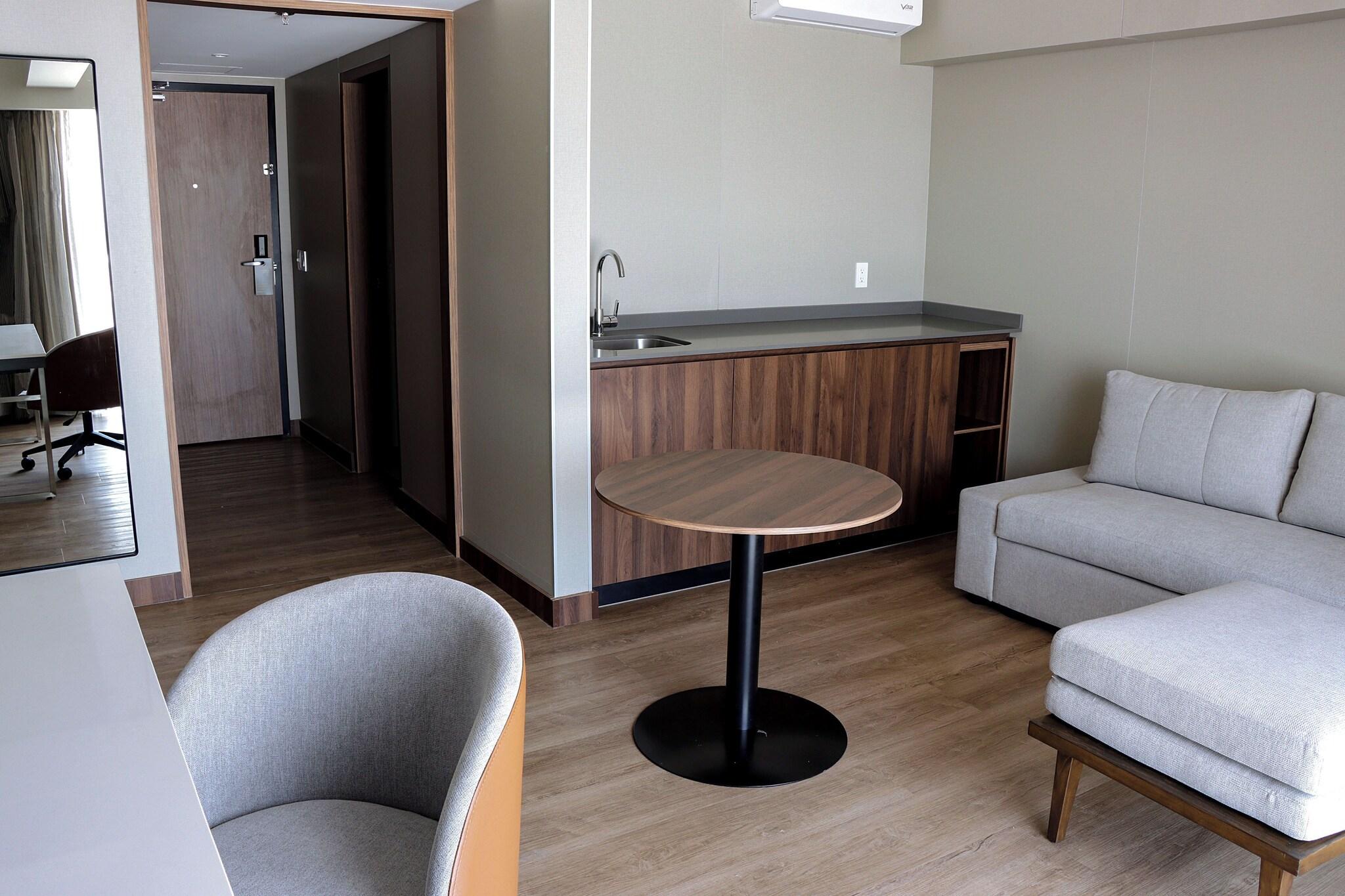 Junior Suite City View King Bed