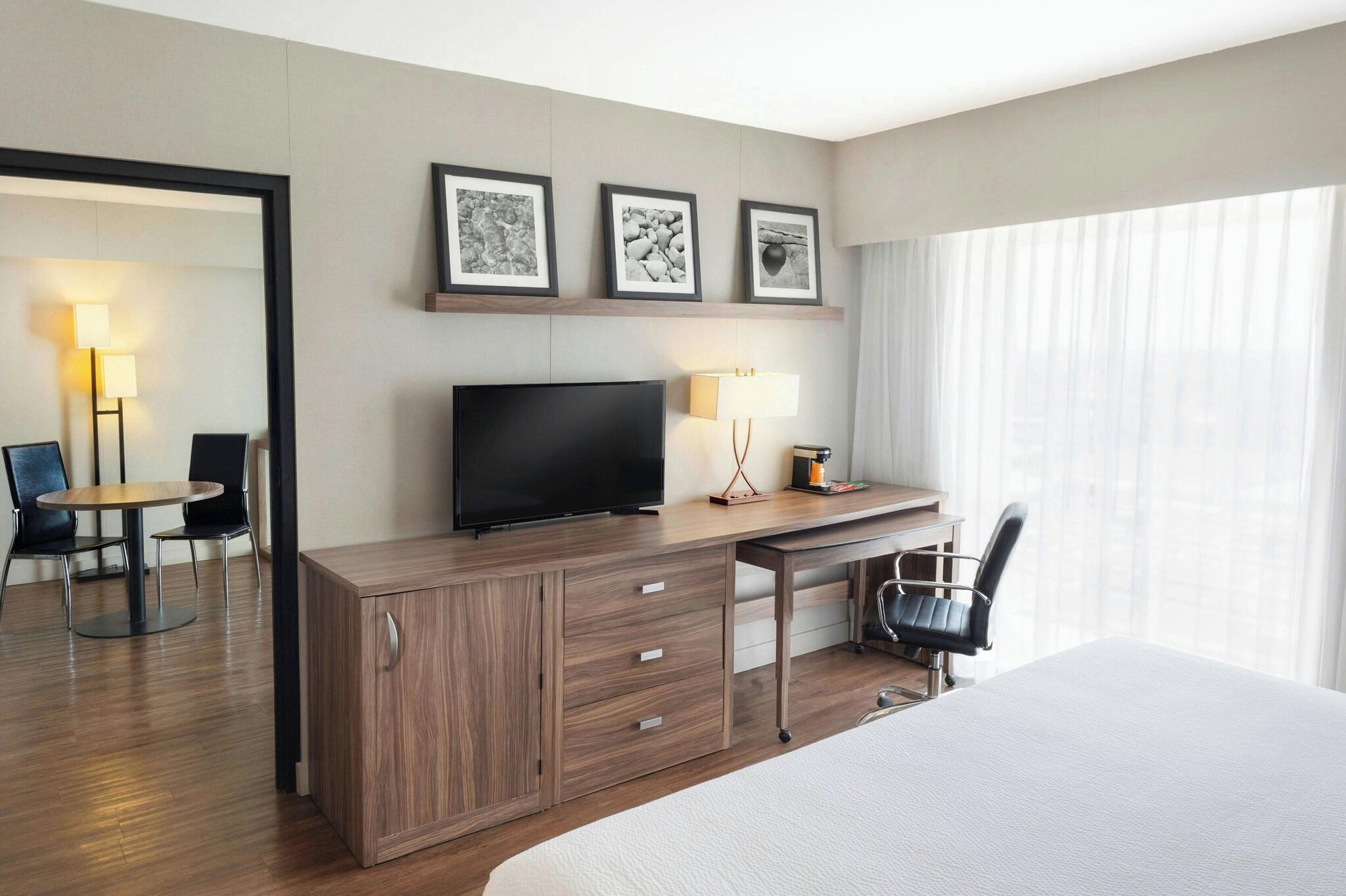 Junior Suite City View King Bed