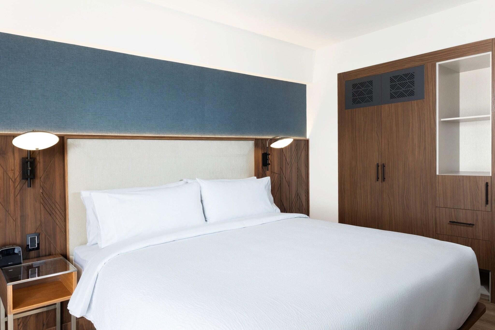 Junior Suite City View King Bed