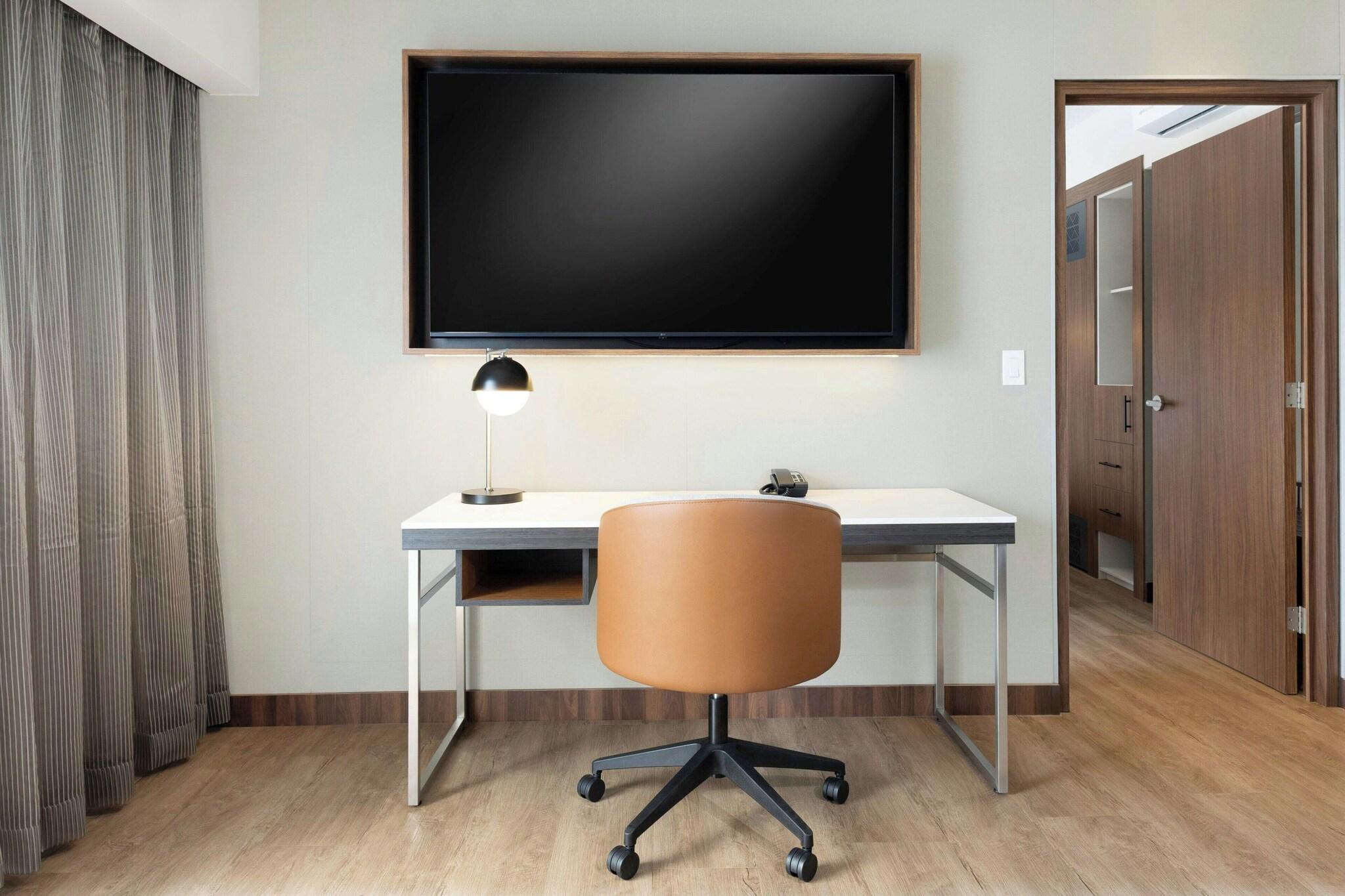 Junior Suite City View King Bed