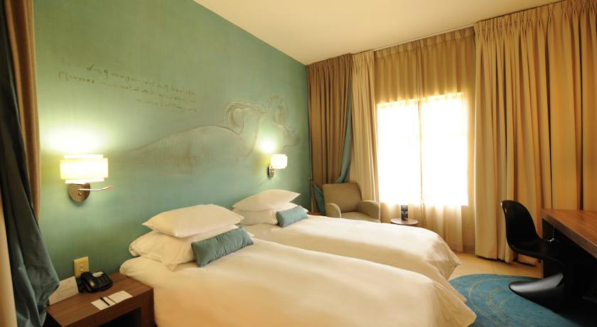 Double or Twin Classic King Bed