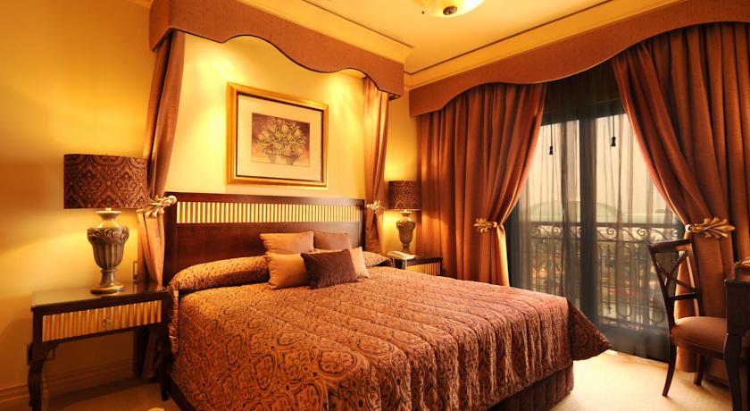 Double or Twin Deluxe King Bed